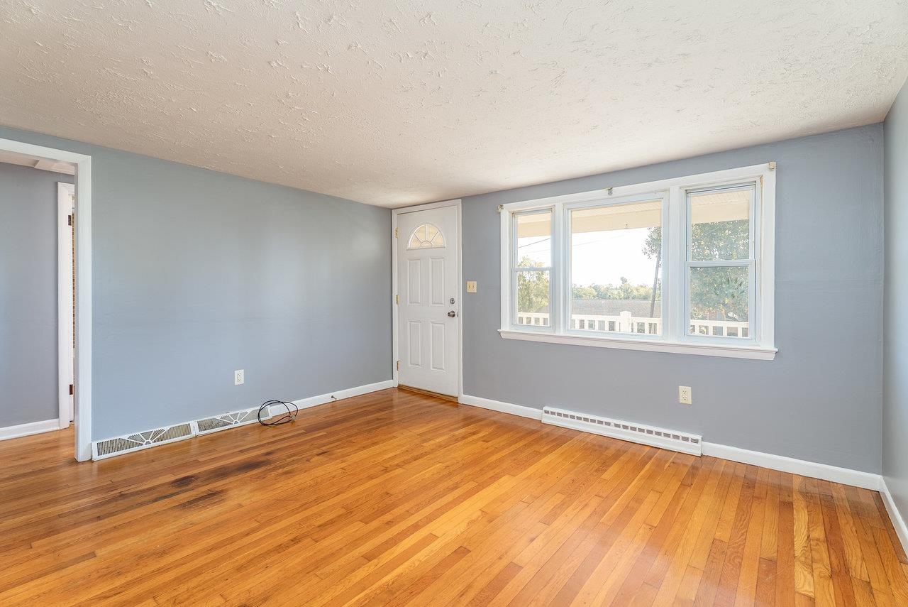 418 G ST, STAUNTON, Virginia 24401, 3 Bedrooms Bedrooms, ,2 BathroomsBathrooms,Residential,418 G ST,670176 MLS # 670176