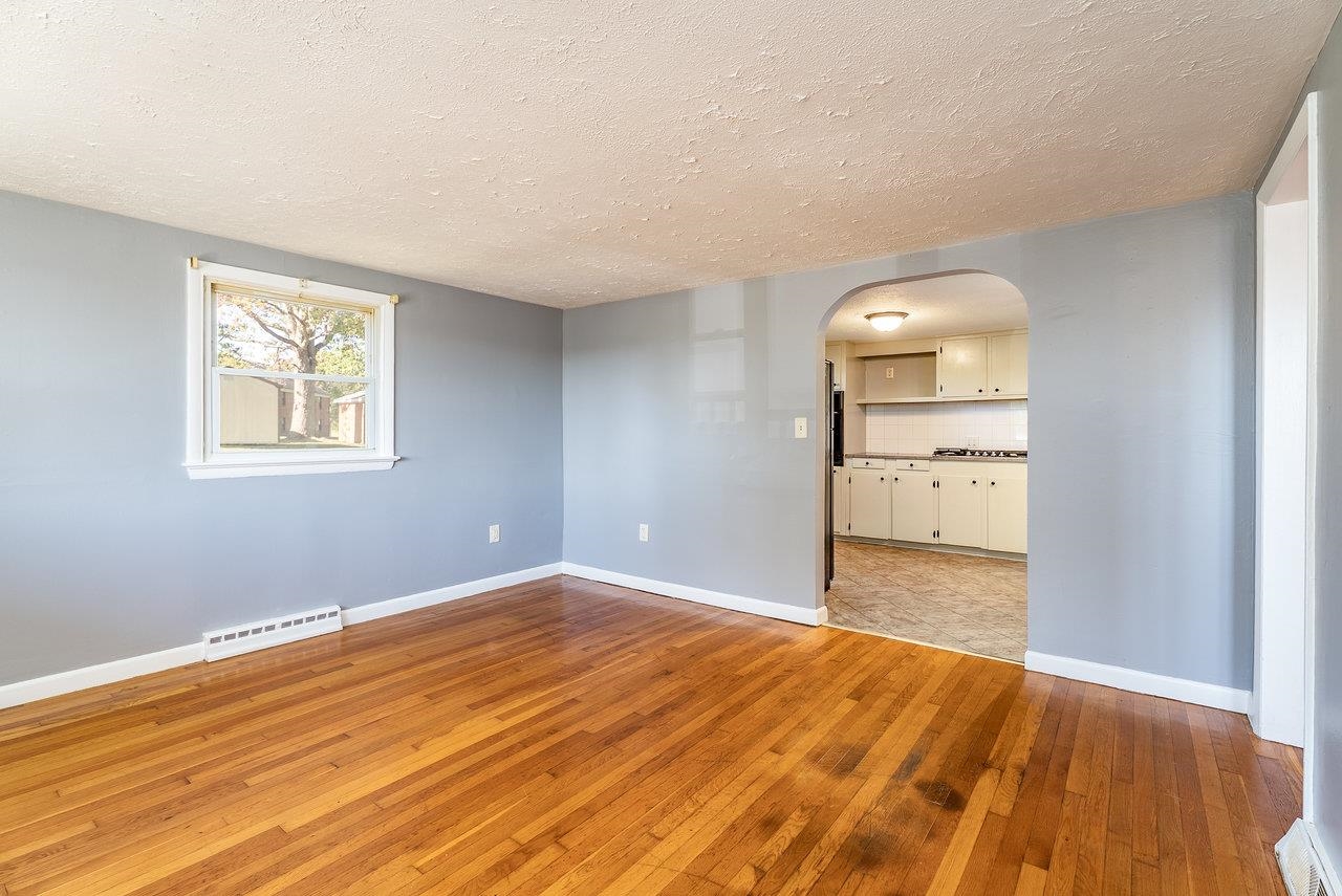 418 G ST, STAUNTON, Virginia 24401, 3 Bedrooms Bedrooms, ,2 BathroomsBathrooms,Residential,418 G ST,670176 MLS # 670176