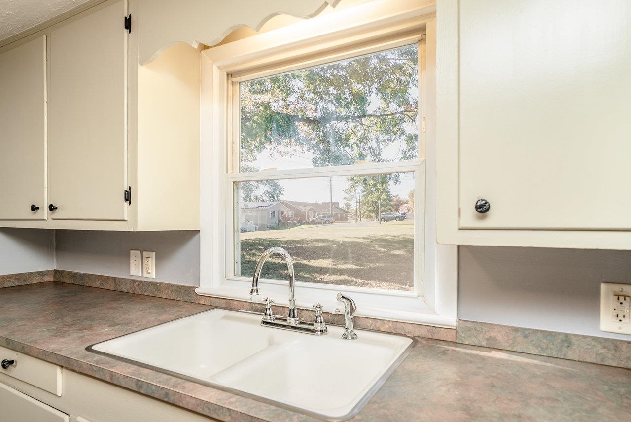 418 G ST, STAUNTON, Virginia 24401, 3 Bedrooms Bedrooms, ,2 BathroomsBathrooms,Residential,418 G ST,670176 MLS # 670176