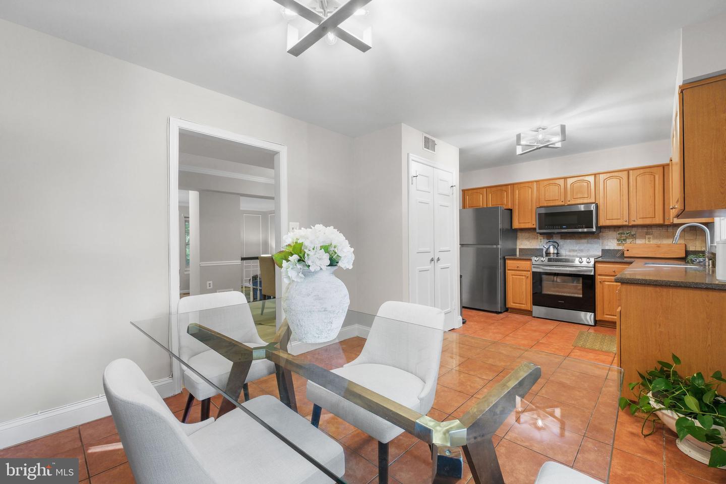 16 S MANCHESTER ST, ARLINGTON, Virginia 22204, 3 Bedrooms Bedrooms, ,2 BathroomsBathrooms,Residential,For sale,16 S MANCHESTER ST,VAAR2063304 MLS # VAAR2063304