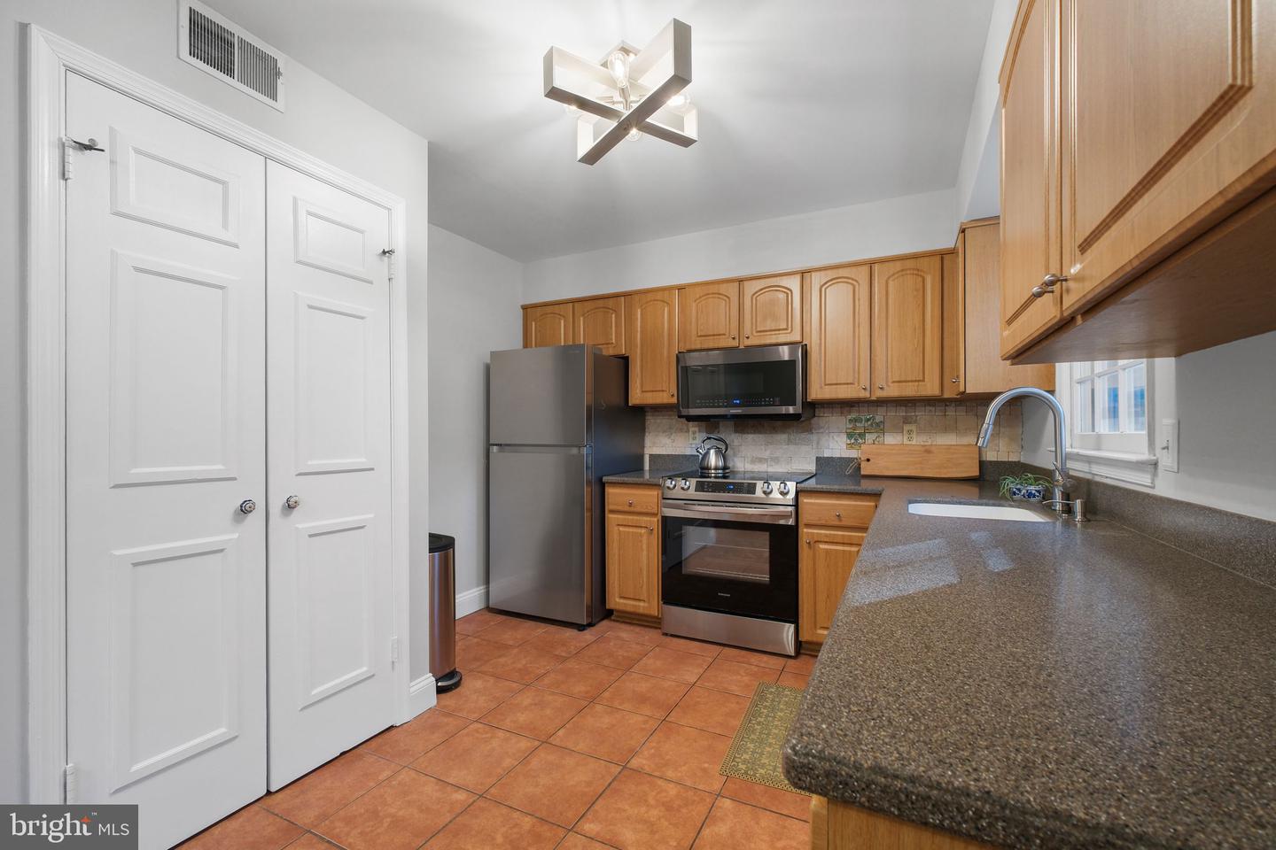 16 S MANCHESTER ST, ARLINGTON, Virginia 22204, 3 Bedrooms Bedrooms, ,2 BathroomsBathrooms,Residential,For sale,16 S MANCHESTER ST,VAAR2063304 MLS # VAAR2063304