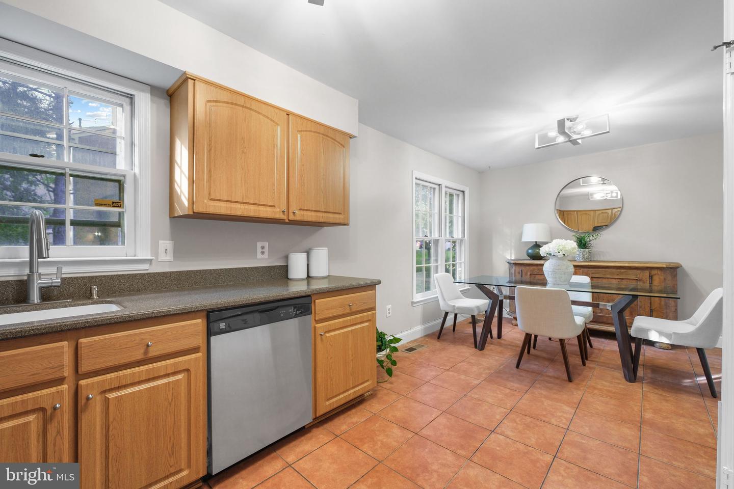 16 S MANCHESTER ST, ARLINGTON, Virginia 22204, 3 Bedrooms Bedrooms, ,2 BathroomsBathrooms,Residential,For sale,16 S MANCHESTER ST,VAAR2063304 MLS # VAAR2063304