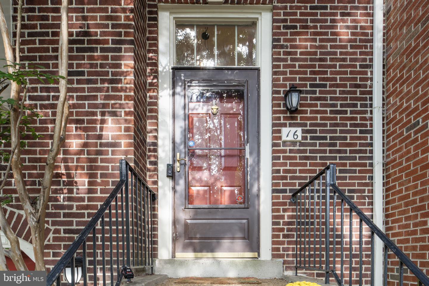 16 S MANCHESTER ST, ARLINGTON, Virginia 22204, 3 Bedrooms Bedrooms, ,2 BathroomsBathrooms,Residential,For sale,16 S MANCHESTER ST,VAAR2063304 MLS # VAAR2063304