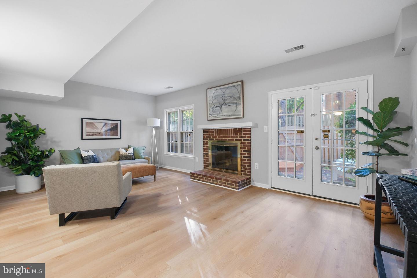 16 S MANCHESTER ST, ARLINGTON, Virginia 22204, 3 Bedrooms Bedrooms, ,2 BathroomsBathrooms,Residential,For sale,16 S MANCHESTER ST,VAAR2063304 MLS # VAAR2063304