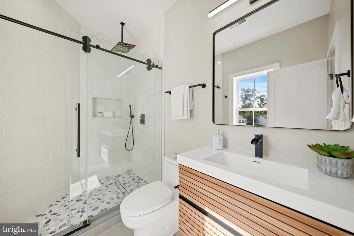 6934 COLUMBIA DR, ALEXANDRIA, Virginia 22307, 4 Bedrooms Bedrooms, ,4 BathroomsBathrooms,Residential,For sale,6934 COLUMBIA DR,VAFX2266502 MLS # VAFX2266502