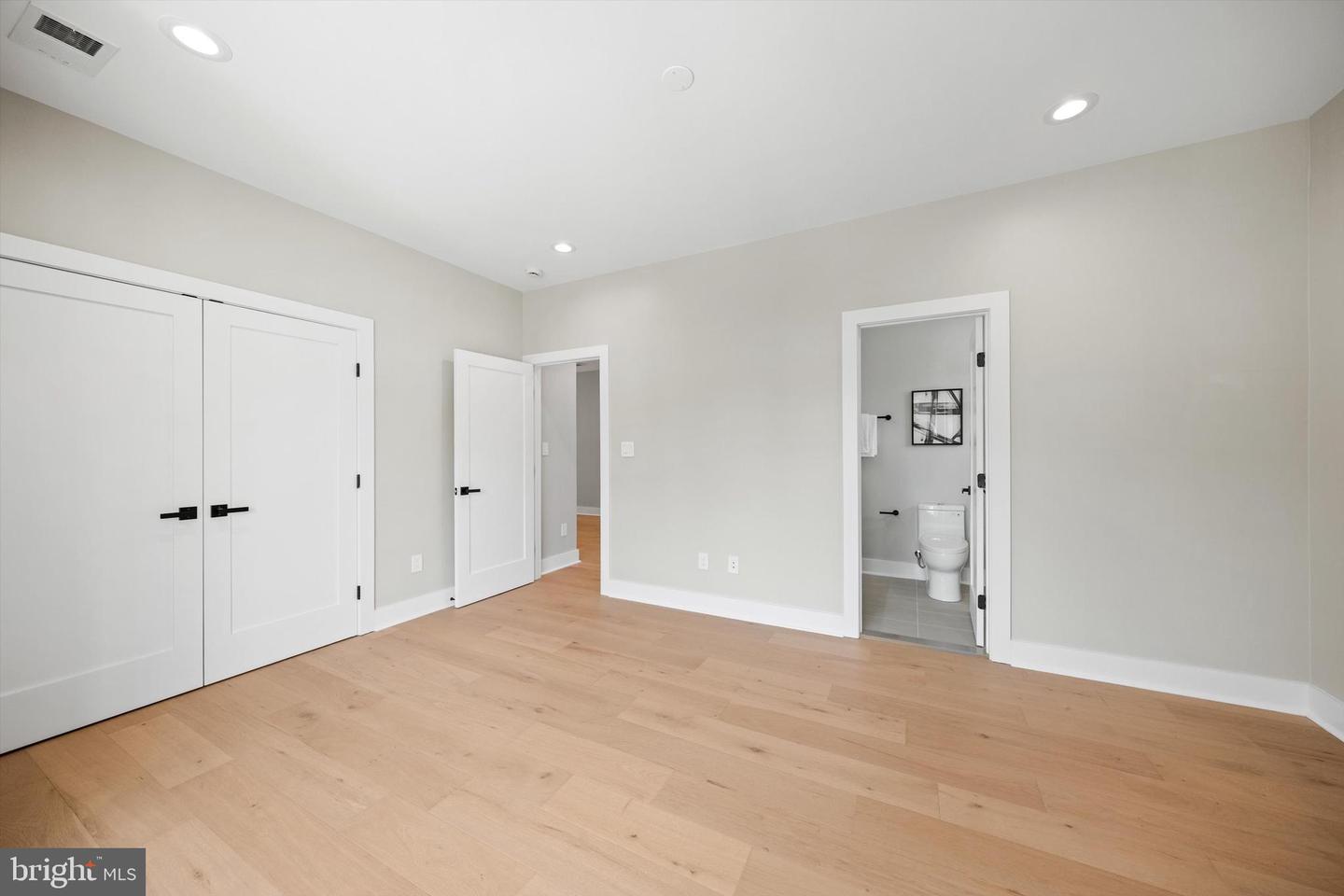 6934 COLUMBIA DR, ALEXANDRIA, Virginia 22307, 4 Bedrooms Bedrooms, ,4 BathroomsBathrooms,Residential,For sale,6934 COLUMBIA DR,VAFX2266502 MLS # VAFX2266502