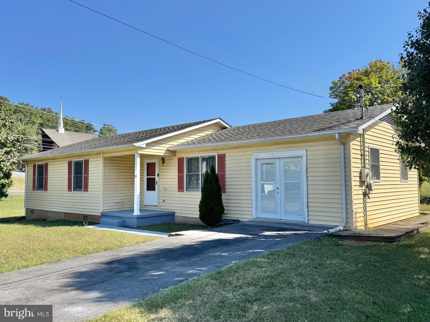 12 HILLVUE ST, FRONT ROYAL, Virginia 22630, 3 Bedrooms Bedrooms, ,2 BathroomsBathrooms,Residential,For sale,12 HILLVUE ST,VAWR2012306 MLS # VAWR2012306