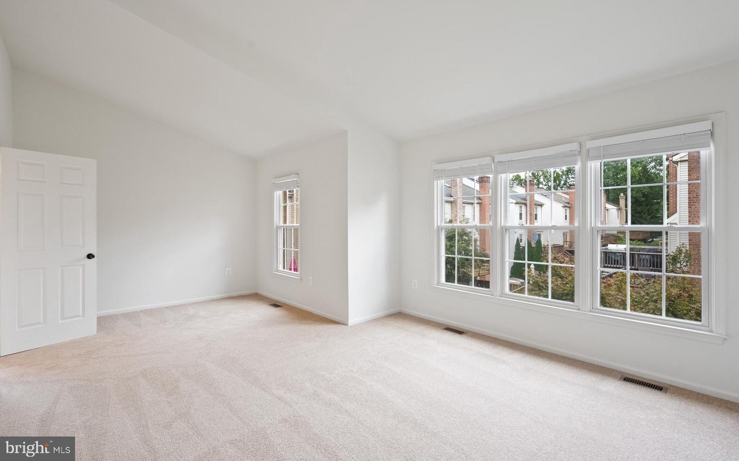 4020 GREGG CT, FAIRFAX, Virginia 22033, 4 Bedrooms Bedrooms, ,3 BathroomsBathrooms,Residential,For sale,4020 GREGG CT,VAFX2268252 MLS # VAFX2268252