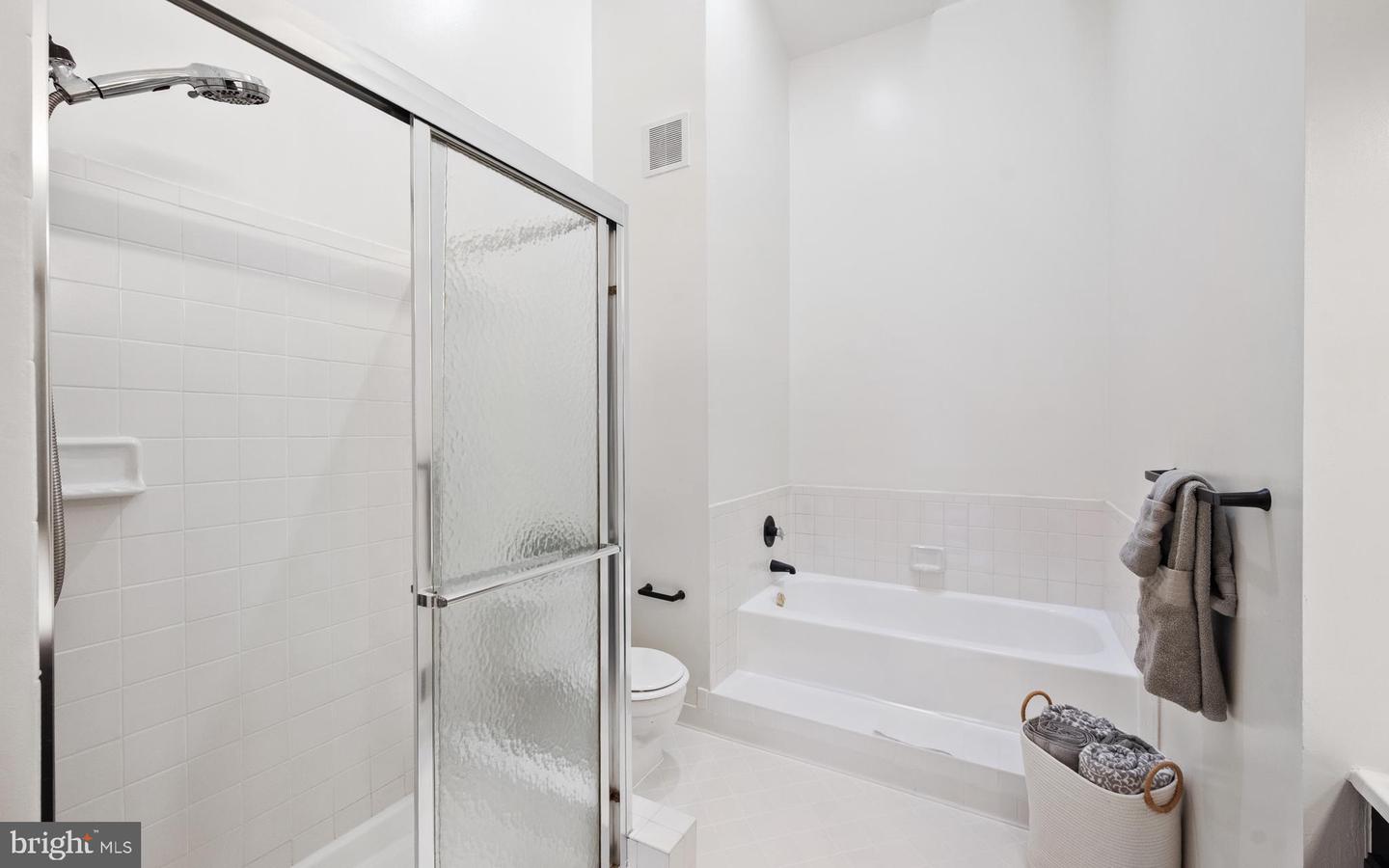4020 GREGG CT, FAIRFAX, Virginia 22033, 4 Bedrooms Bedrooms, ,3 BathroomsBathrooms,Residential,For sale,4020 GREGG CT,VAFX2268252 MLS # VAFX2268252