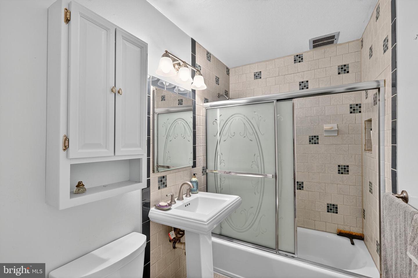 6939 WESTMORELAND RD, FALLS CHURCH, Virginia 22042, 4 Bedrooms Bedrooms, ,1 BathroomBathrooms,Residential,For sale,6939 WESTMORELAND RD,VAFX2268304 MLS # VAFX2268304