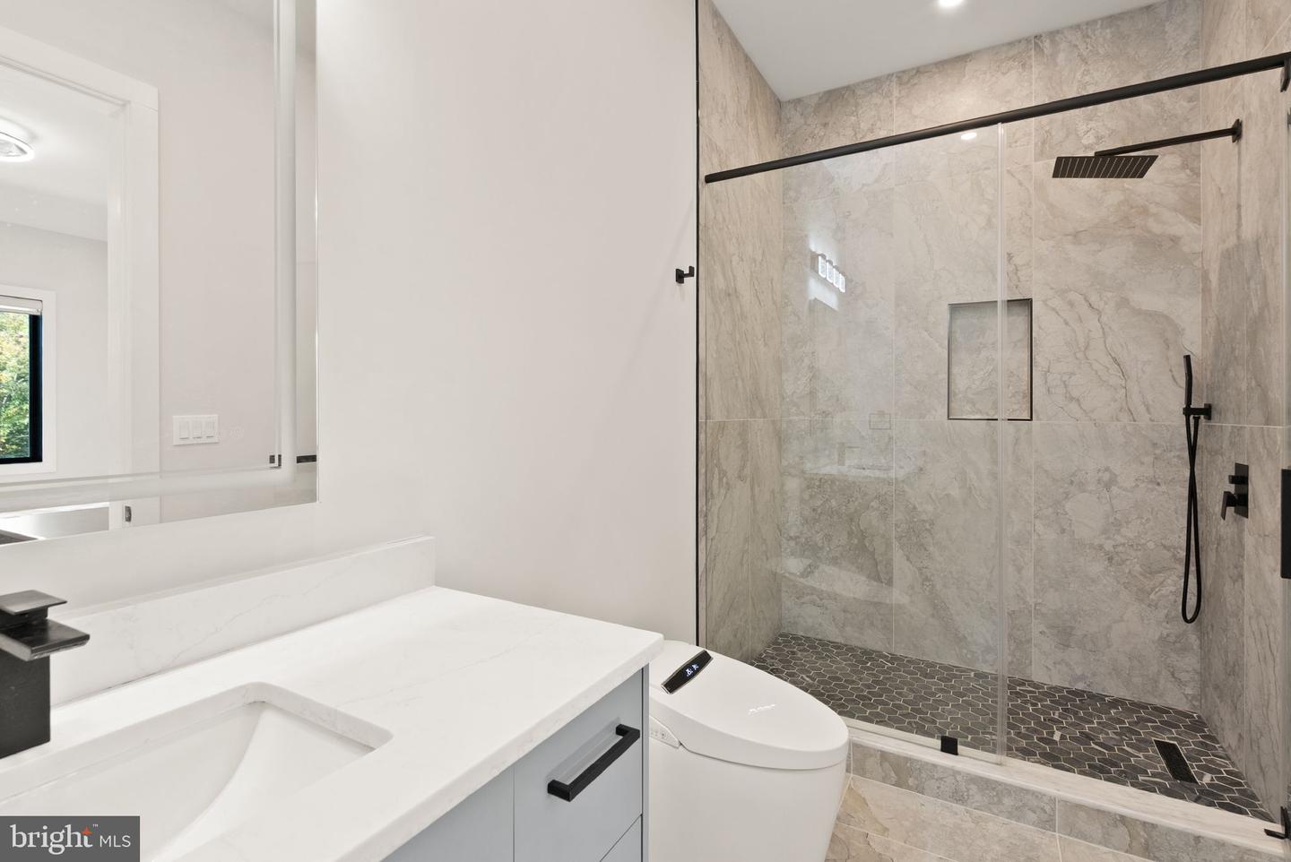 5524 SUMMIT ST, CENTREVILLE, Virginia 20120, 7 Bedrooms Bedrooms, ,6 BathroomsBathrooms,Residential,For sale,5524 SUMMIT ST,VAFX2268754 MLS # VAFX2268754