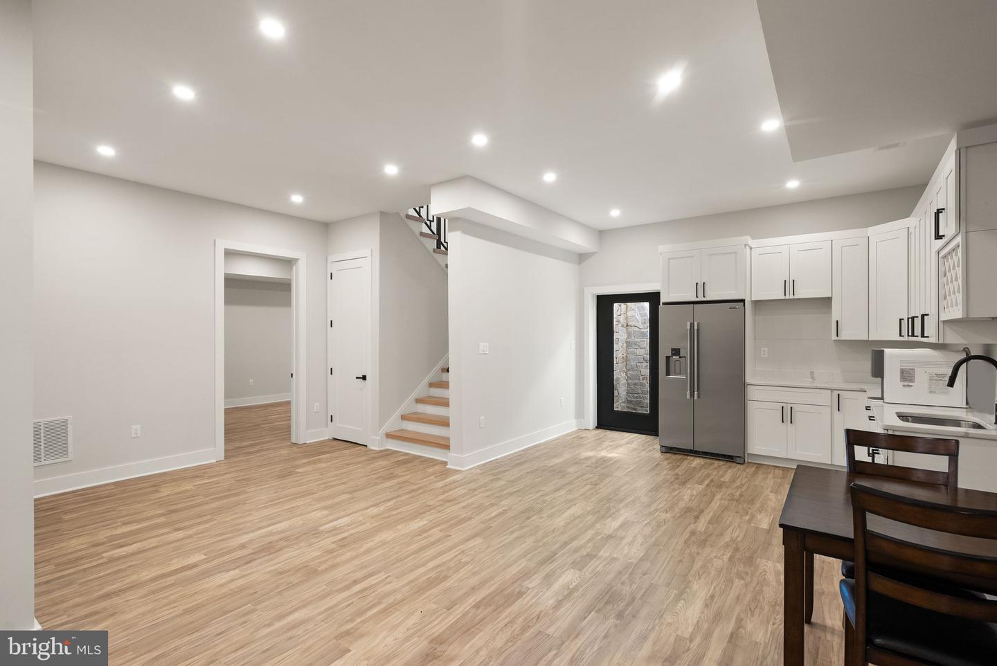 5524 SUMMIT ST, CENTREVILLE, Virginia 20120, 7 Bedrooms Bedrooms, ,6 BathroomsBathrooms,Residential,For sale,5524 SUMMIT ST,VAFX2268754 MLS # VAFX2268754