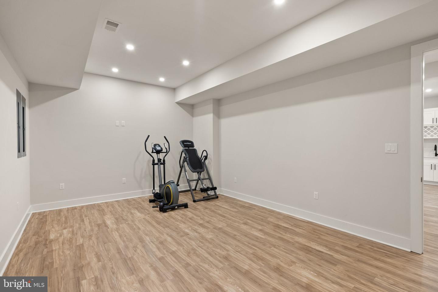 5524 SUMMIT ST, CENTREVILLE, Virginia 20120, 7 Bedrooms Bedrooms, ,6 BathroomsBathrooms,Residential,For sale,5524 SUMMIT ST,VAFX2268754 MLS # VAFX2268754
