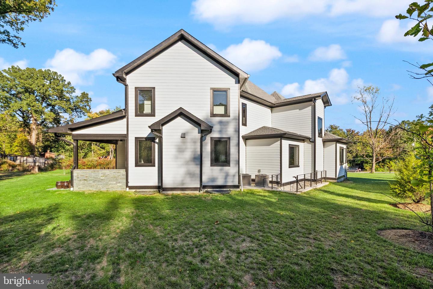 5524 SUMMIT ST, CENTREVILLE, Virginia 20120, 7 Bedrooms Bedrooms, ,6 BathroomsBathrooms,Residential,For sale,5524 SUMMIT ST,VAFX2268754 MLS # VAFX2268754