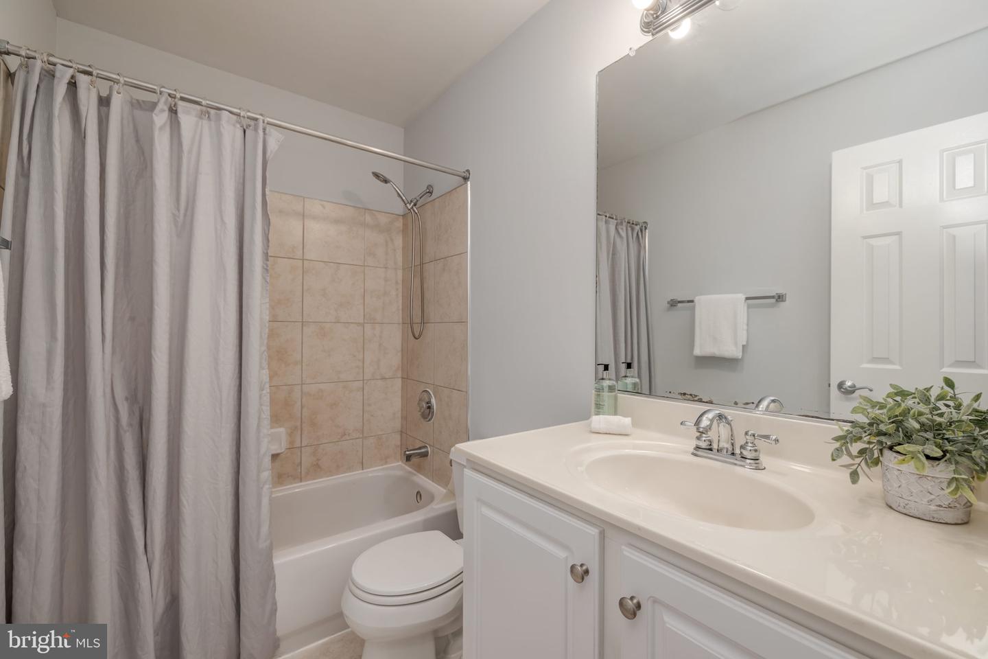 2040 PIERIS CT, VIENNA, Virginia 22182, 3 Bedrooms Bedrooms, ,2 BathroomsBathrooms,Residential,For sale,2040 PIERIS CT,VAFX2268870 MLS # VAFX2268870