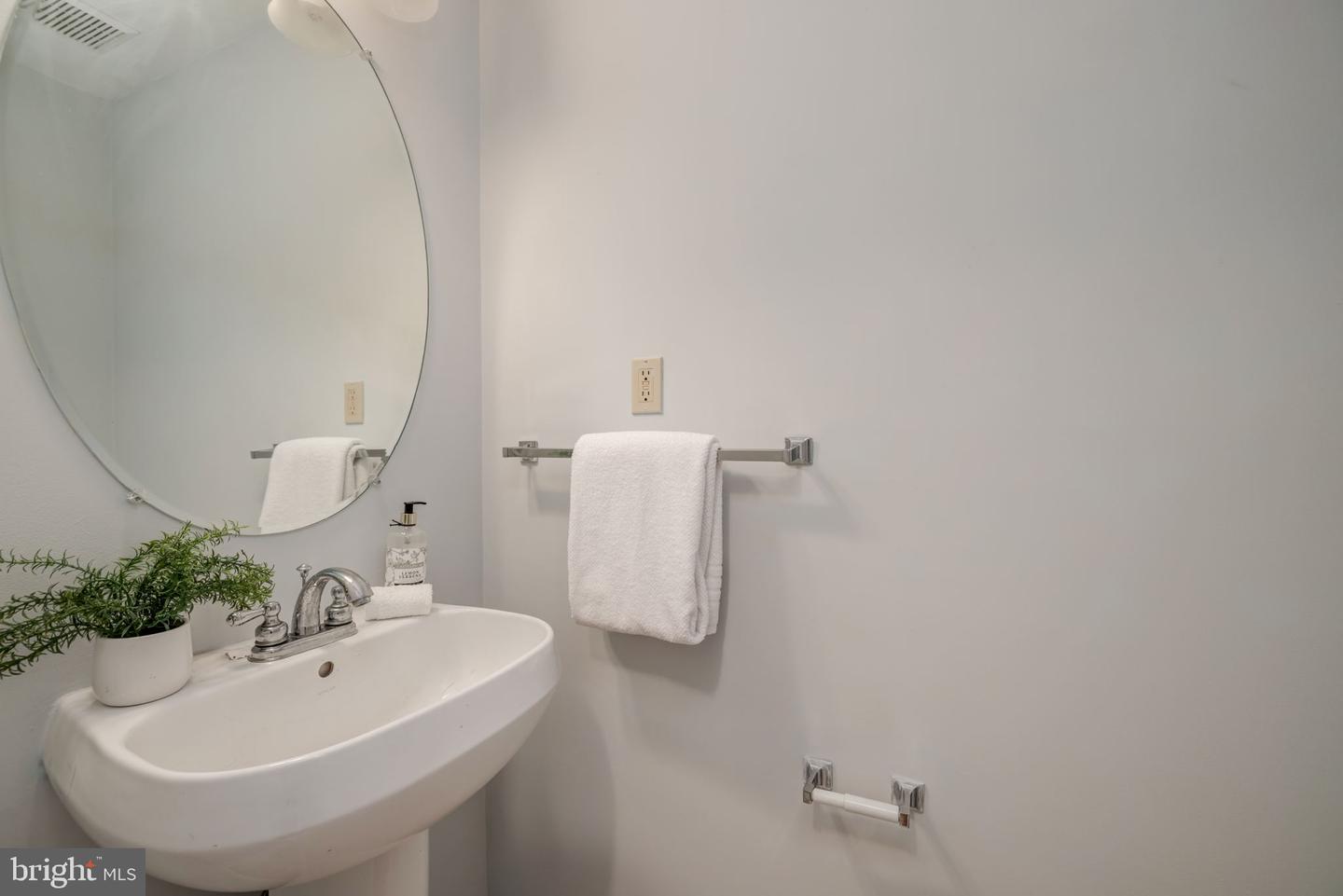 2040 PIERIS CT, VIENNA, Virginia 22182, 3 Bedrooms Bedrooms, ,2 BathroomsBathrooms,Residential,For sale,2040 PIERIS CT,VAFX2268870 MLS # VAFX2268870