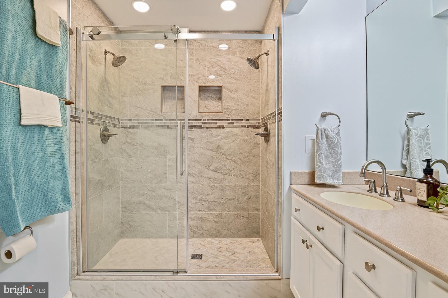 2918 GLENVALE DR, FAIRFAX, Virginia 22031, 6 Bedrooms Bedrooms, ,3 BathroomsBathrooms,Residential,For sale,2918 GLENVALE DR,VAFX2269362 MLS # VAFX2269362