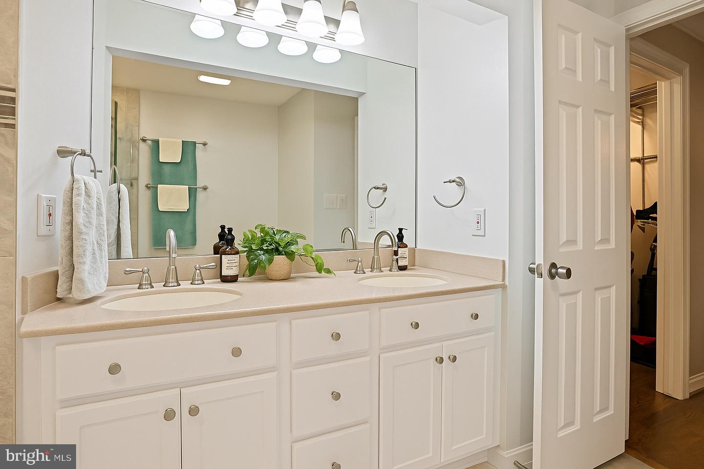 2918 GLENVALE DR, FAIRFAX, Virginia 22031, 6 Bedrooms Bedrooms, ,3 BathroomsBathrooms,Residential,For sale,2918 GLENVALE DR,VAFX2269362 MLS # VAFX2269362