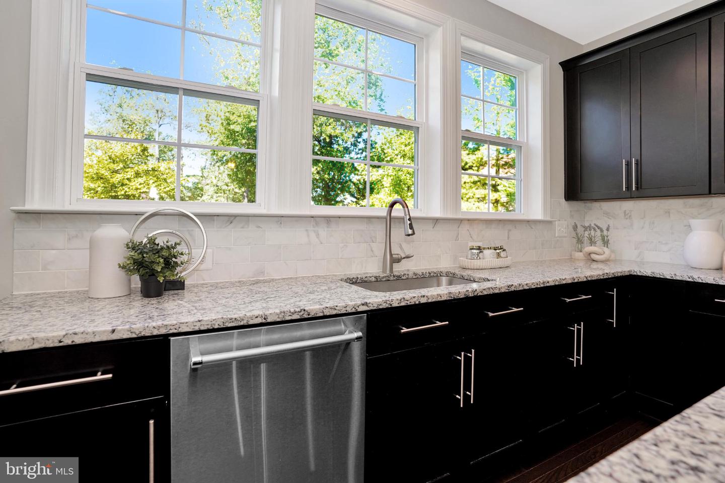 6638 SCHURTZ ST, ALEXANDRIA, Virginia 22310, 5 Bedrooms Bedrooms, 10 Rooms Rooms,4 BathroomsBathrooms,Residential,For sale,6638 SCHURTZ ST,VAFX2269534 MLS # VAFX2269534