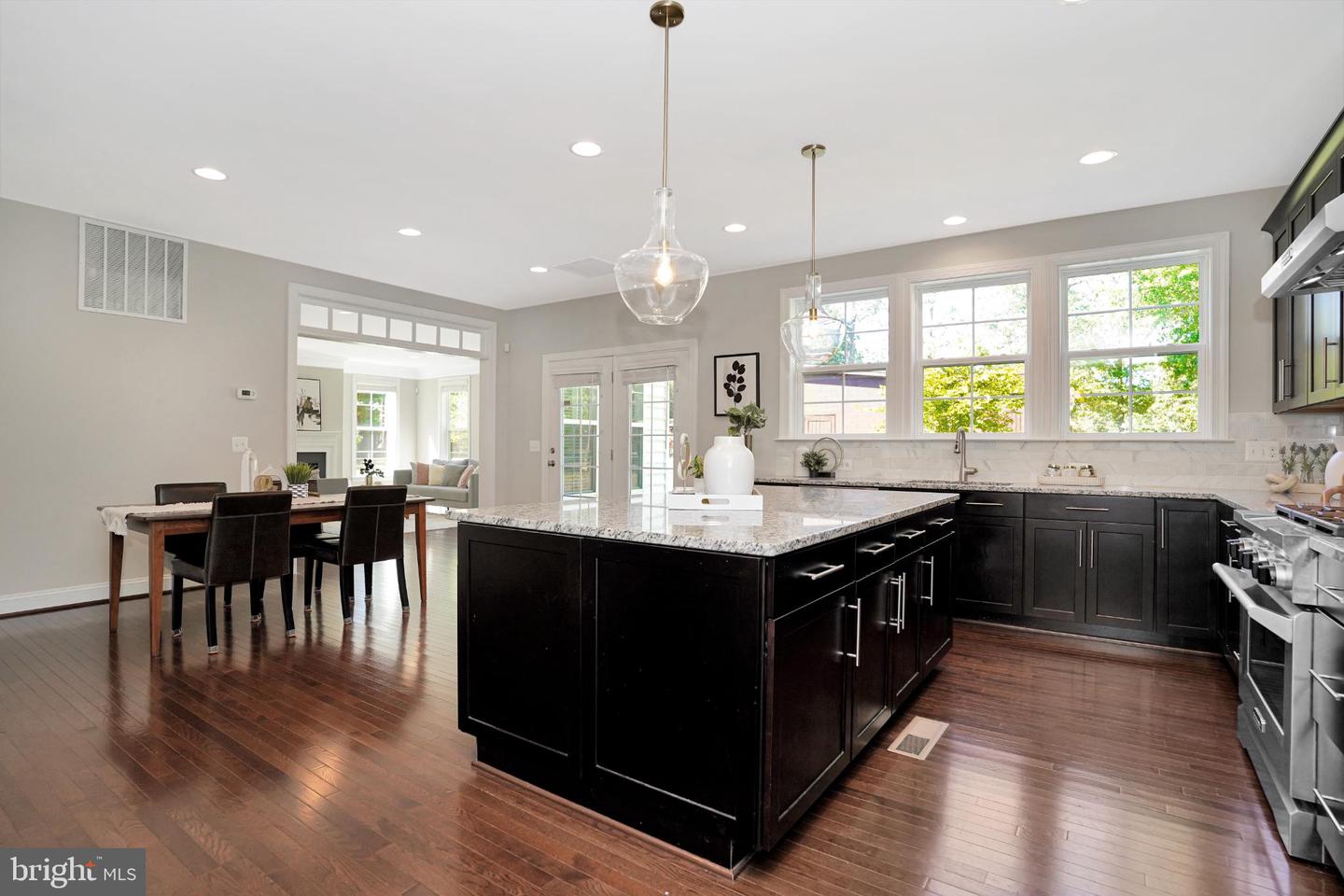 6638 SCHURTZ ST, ALEXANDRIA, Virginia 22310, 5 Bedrooms Bedrooms, 10 Rooms Rooms,4 BathroomsBathrooms,Residential,For sale,6638 SCHURTZ ST,VAFX2269534 MLS # VAFX2269534