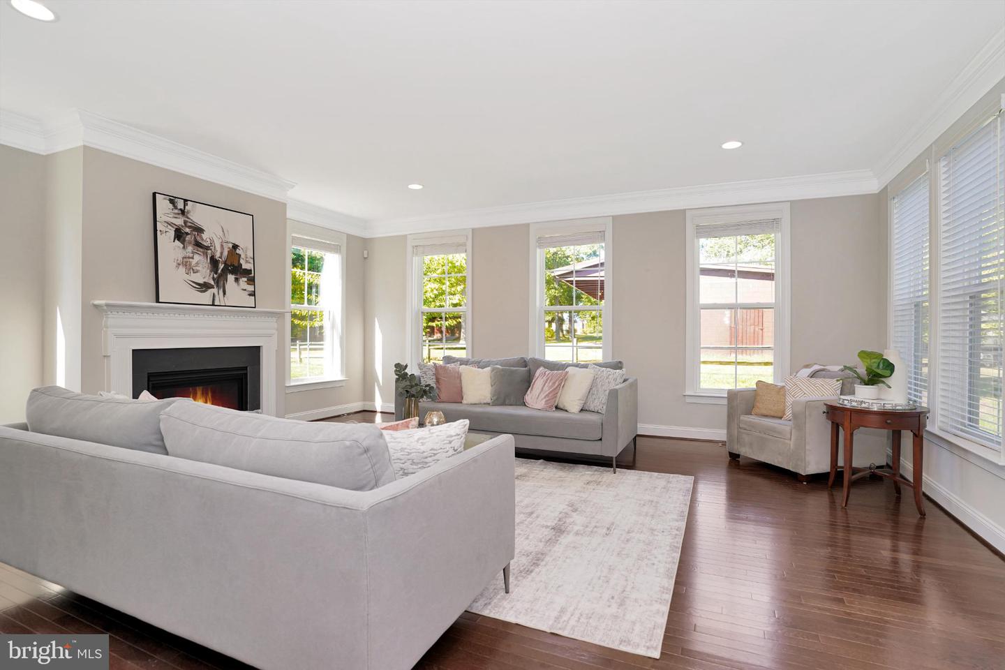 6638 SCHURTZ ST, ALEXANDRIA, Virginia 22310, 5 Bedrooms Bedrooms, 10 Rooms Rooms,4 BathroomsBathrooms,Residential,For sale,6638 SCHURTZ ST,VAFX2269534 MLS # VAFX2269534
