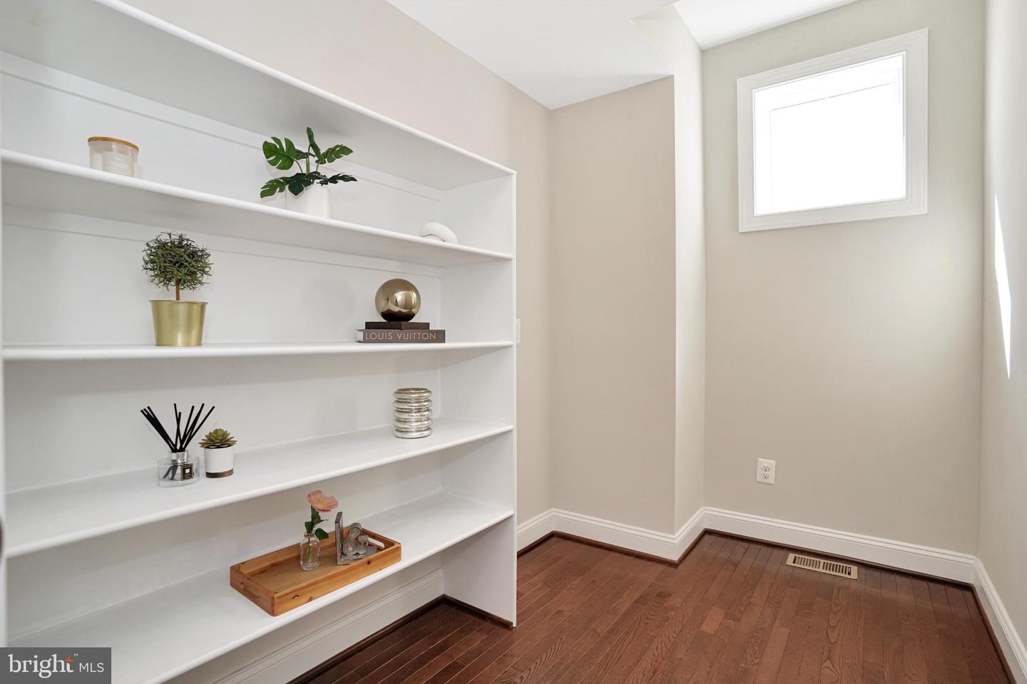 6638 SCHURTZ ST, ALEXANDRIA, Virginia 22310, 5 Bedrooms Bedrooms, 10 Rooms Rooms,4 BathroomsBathrooms,Residential,For sale,6638 SCHURTZ ST,VAFX2269534 MLS # VAFX2269534