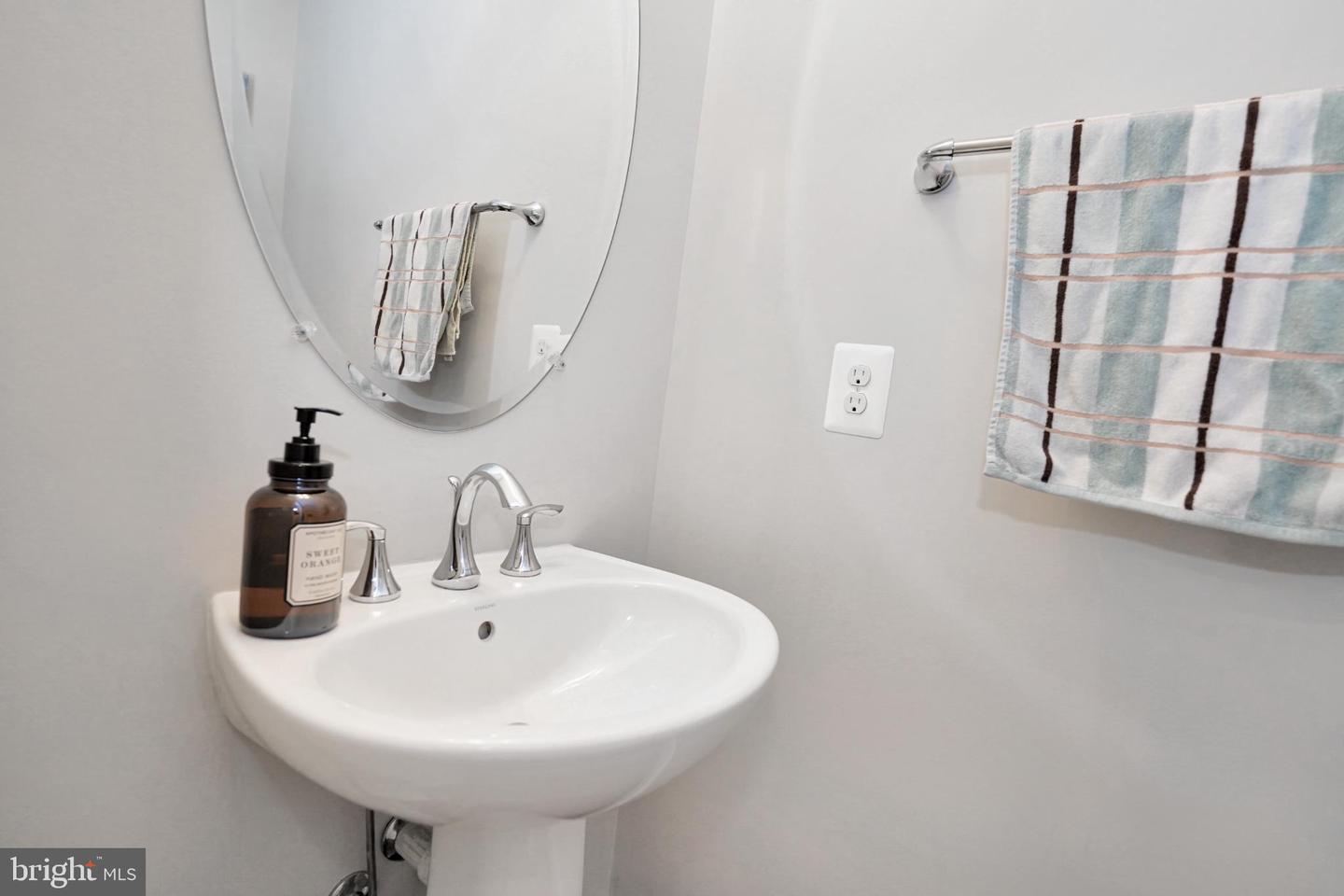 6638 SCHURTZ ST, ALEXANDRIA, Virginia 22310, 5 Bedrooms Bedrooms, 10 Rooms Rooms,4 BathroomsBathrooms,Residential,For sale,6638 SCHURTZ ST,VAFX2269534 MLS # VAFX2269534