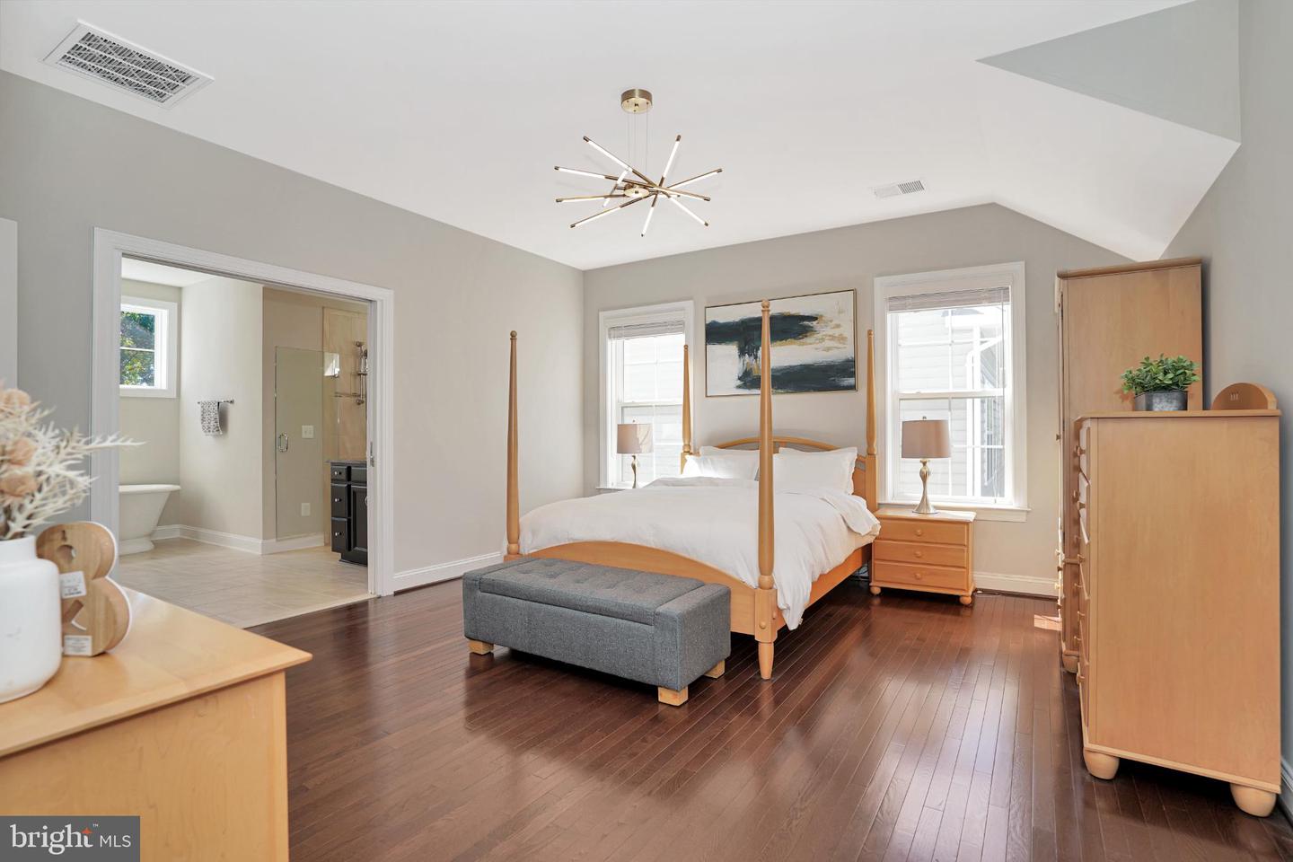 6638 SCHURTZ ST, ALEXANDRIA, Virginia 22310, 5 Bedrooms Bedrooms, 10 Rooms Rooms,4 BathroomsBathrooms,Residential,For sale,6638 SCHURTZ ST,VAFX2269534 MLS # VAFX2269534