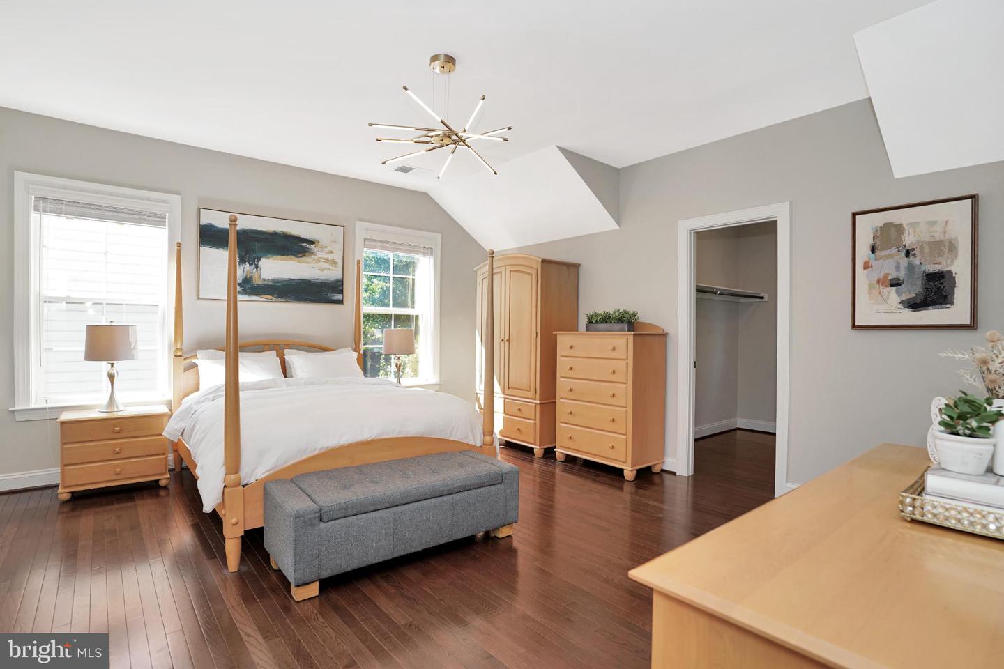 6638 SCHURTZ ST, ALEXANDRIA, Virginia 22310, 5 Bedrooms Bedrooms, 10 Rooms Rooms,4 BathroomsBathrooms,Residential,For sale,6638 SCHURTZ ST,VAFX2269534 MLS # VAFX2269534