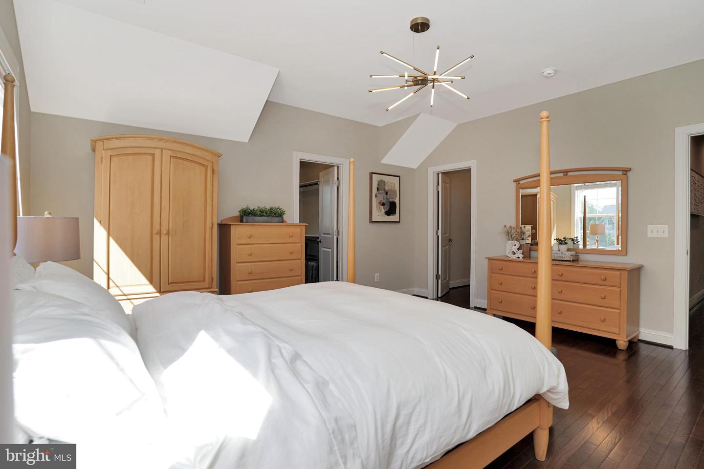 6638 SCHURTZ ST, ALEXANDRIA, Virginia 22310, 5 Bedrooms Bedrooms, 10 Rooms Rooms,4 BathroomsBathrooms,Residential,For sale,6638 SCHURTZ ST,VAFX2269534 MLS # VAFX2269534