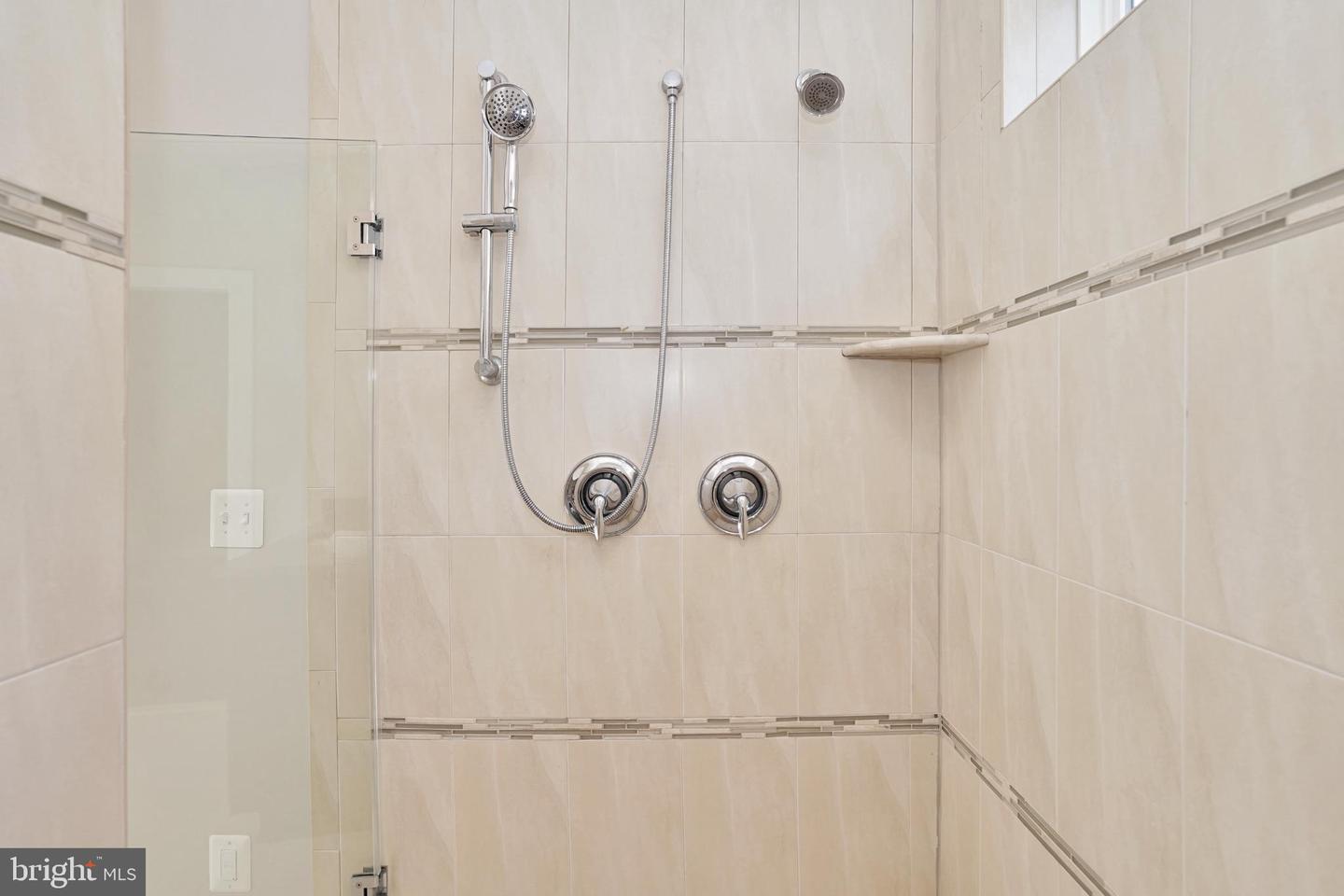 6638 SCHURTZ ST, ALEXANDRIA, Virginia 22310, 5 Bedrooms Bedrooms, 10 Rooms Rooms,4 BathroomsBathrooms,Residential,For sale,6638 SCHURTZ ST,VAFX2269534 MLS # VAFX2269534