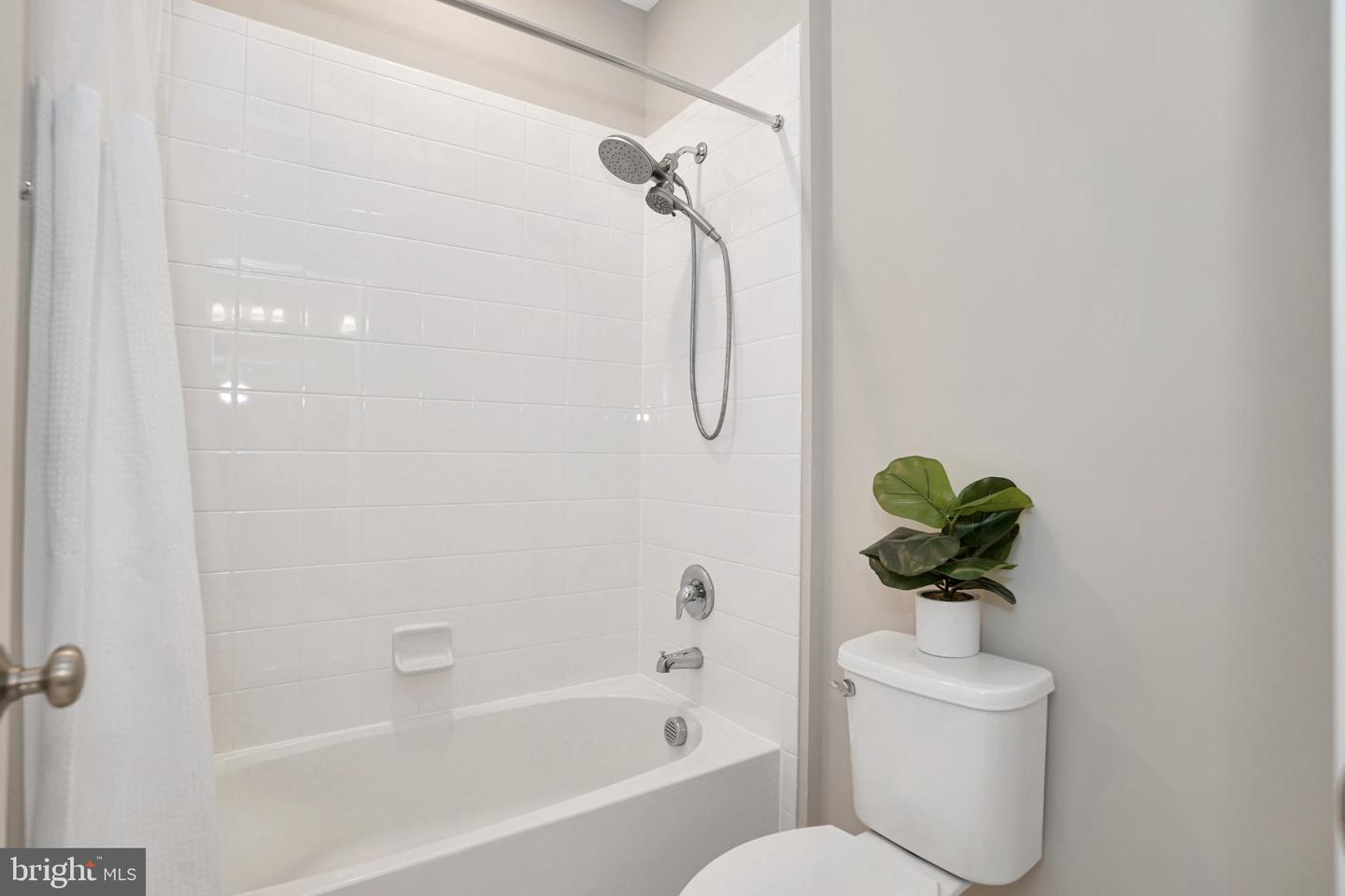 6638 SCHURTZ ST, ALEXANDRIA, Virginia 22310, 5 Bedrooms Bedrooms, 10 Rooms Rooms,4 BathroomsBathrooms,Residential,For sale,6638 SCHURTZ ST,VAFX2269534 MLS # VAFX2269534