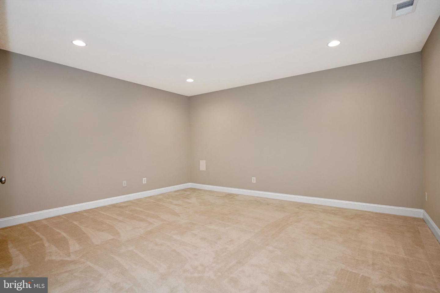 6638 SCHURTZ ST, ALEXANDRIA, Virginia 22310, 5 Bedrooms Bedrooms, 10 Rooms Rooms,4 BathroomsBathrooms,Residential,For sale,6638 SCHURTZ ST,VAFX2269534 MLS # VAFX2269534