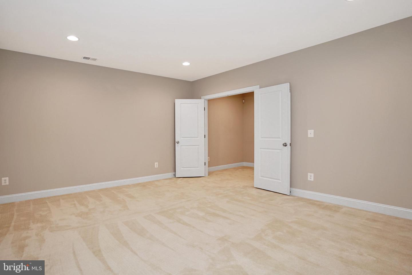 6638 SCHURTZ ST, ALEXANDRIA, Virginia 22310, 5 Bedrooms Bedrooms, 10 Rooms Rooms,4 BathroomsBathrooms,Residential,For sale,6638 SCHURTZ ST,VAFX2269534 MLS # VAFX2269534