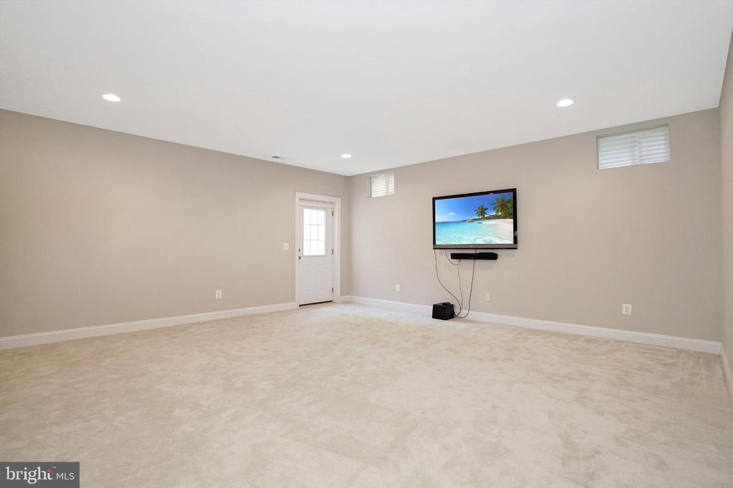 6638 SCHURTZ ST, ALEXANDRIA, Virginia 22310, 5 Bedrooms Bedrooms, 10 Rooms Rooms,4 BathroomsBathrooms,Residential,For sale,6638 SCHURTZ ST,VAFX2269534 MLS # VAFX2269534