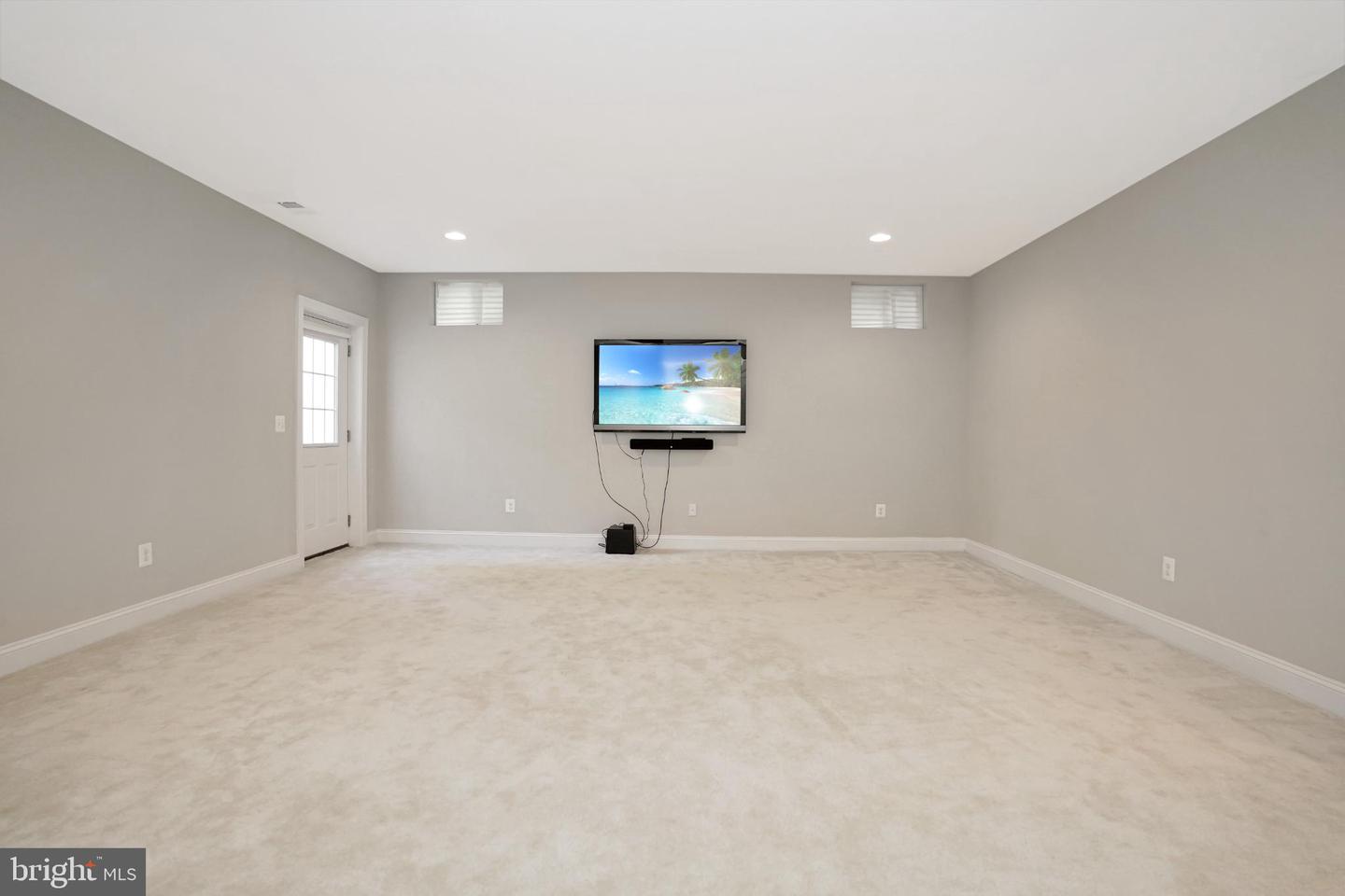 6638 SCHURTZ ST, ALEXANDRIA, Virginia 22310, 5 Bedrooms Bedrooms, 10 Rooms Rooms,4 BathroomsBathrooms,Residential,For sale,6638 SCHURTZ ST,VAFX2269534 MLS # VAFX2269534