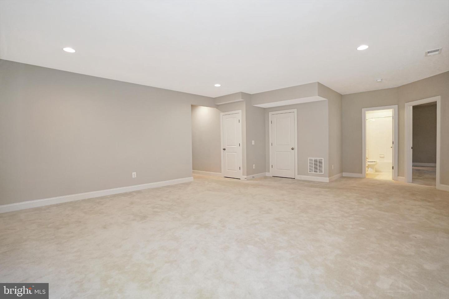 6638 SCHURTZ ST, ALEXANDRIA, Virginia 22310, 5 Bedrooms Bedrooms, 10 Rooms Rooms,4 BathroomsBathrooms,Residential,For sale,6638 SCHURTZ ST,VAFX2269534 MLS # VAFX2269534
