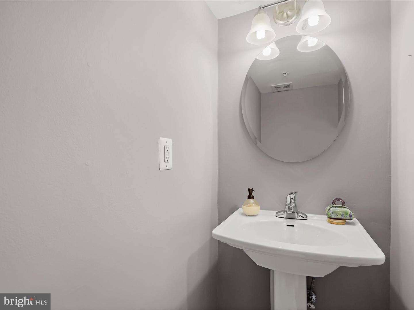 911 KENNEDY ST NW #1, WASHINGTON, District Of Columbia 20011, 2 Bedrooms Bedrooms, ,2 BathroomsBathrooms,Residential,For sale,911 KENNEDY ST NW #1,DCDC2224590 MLS # DCDC2224590