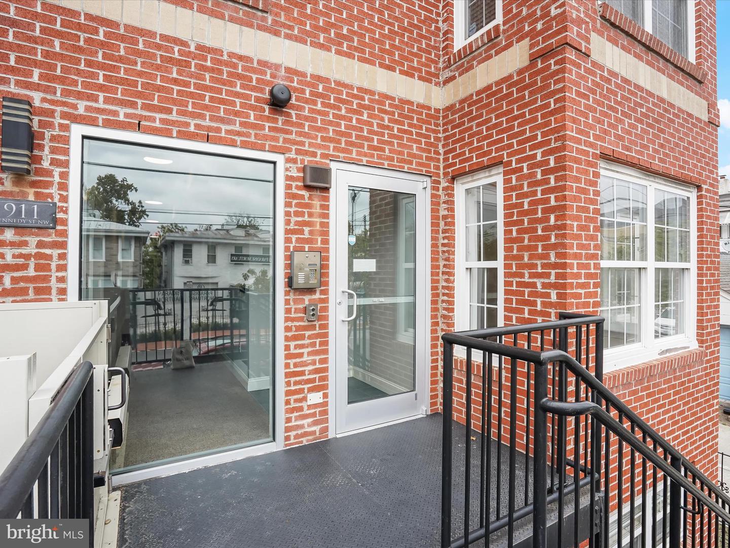 911 KENNEDY ST NW #1, WASHINGTON, District Of Columbia 20011, 2 Bedrooms Bedrooms, ,2 BathroomsBathrooms,Residential,For sale,911 KENNEDY ST NW #1,DCDC2224590 MLS # DCDC2224590