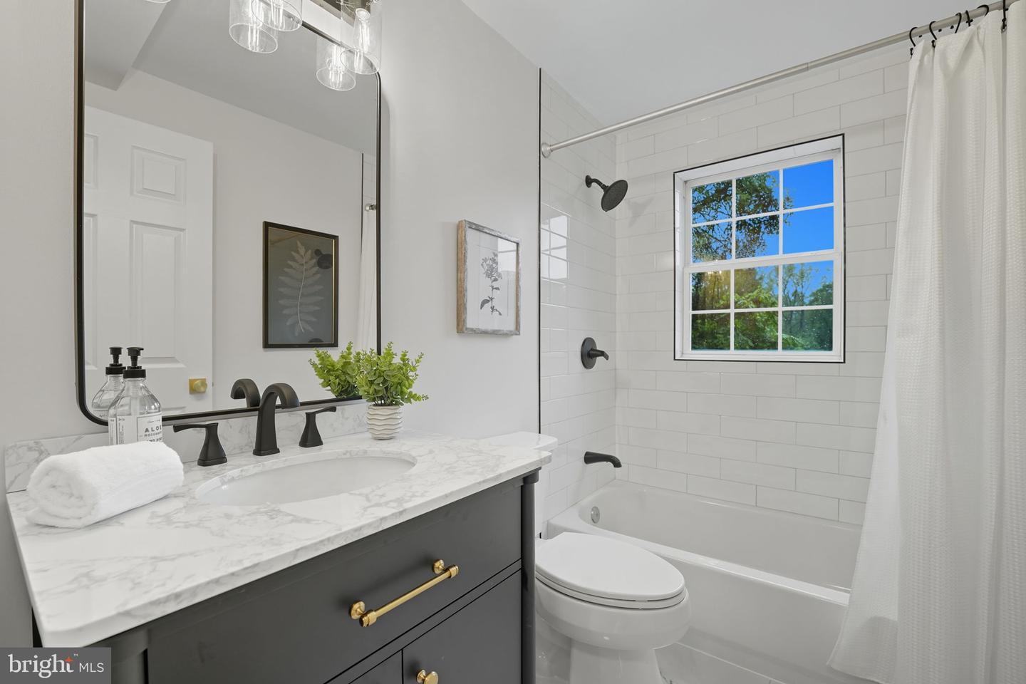 2825 WINCHESTER WAY, FALLS CHURCH, Virginia 22042, 4 Bedrooms Bedrooms, ,3 BathroomsBathrooms,Residential,For sale,2825 WINCHESTER WAY,VAFX2269710 MLS # VAFX2269710