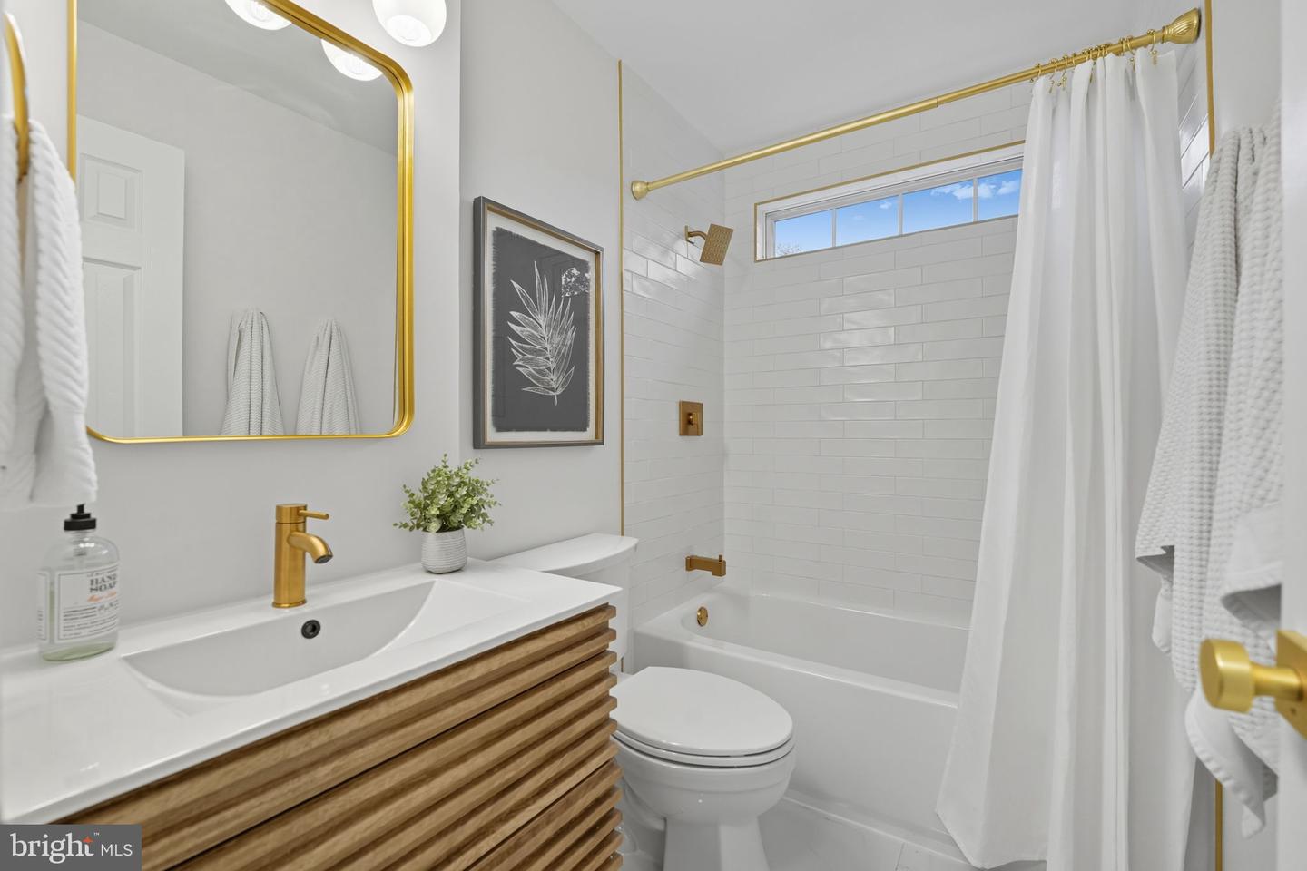 2825 WINCHESTER WAY, FALLS CHURCH, Virginia 22042, 4 Bedrooms Bedrooms, ,3 BathroomsBathrooms,Residential,For sale,2825 WINCHESTER WAY,VAFX2269710 MLS # VAFX2269710