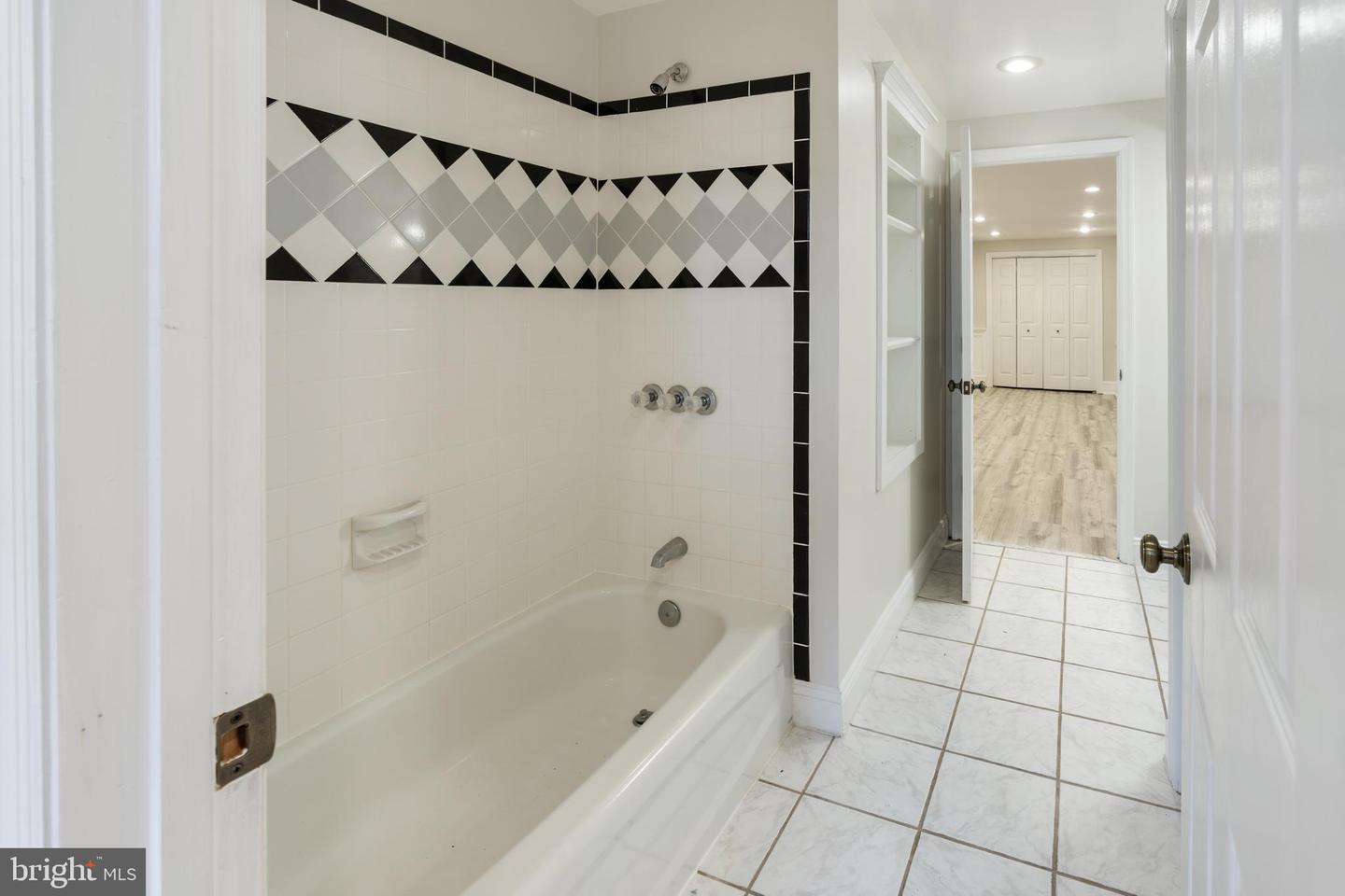 8695 YOUNG CT, SPRINGFIELD, Virginia 22153, 4 Bedrooms Bedrooms, ,3 BathroomsBathrooms,Residential,For sale,8695 YOUNG CT,VAFX2270110 MLS # VAFX2270110