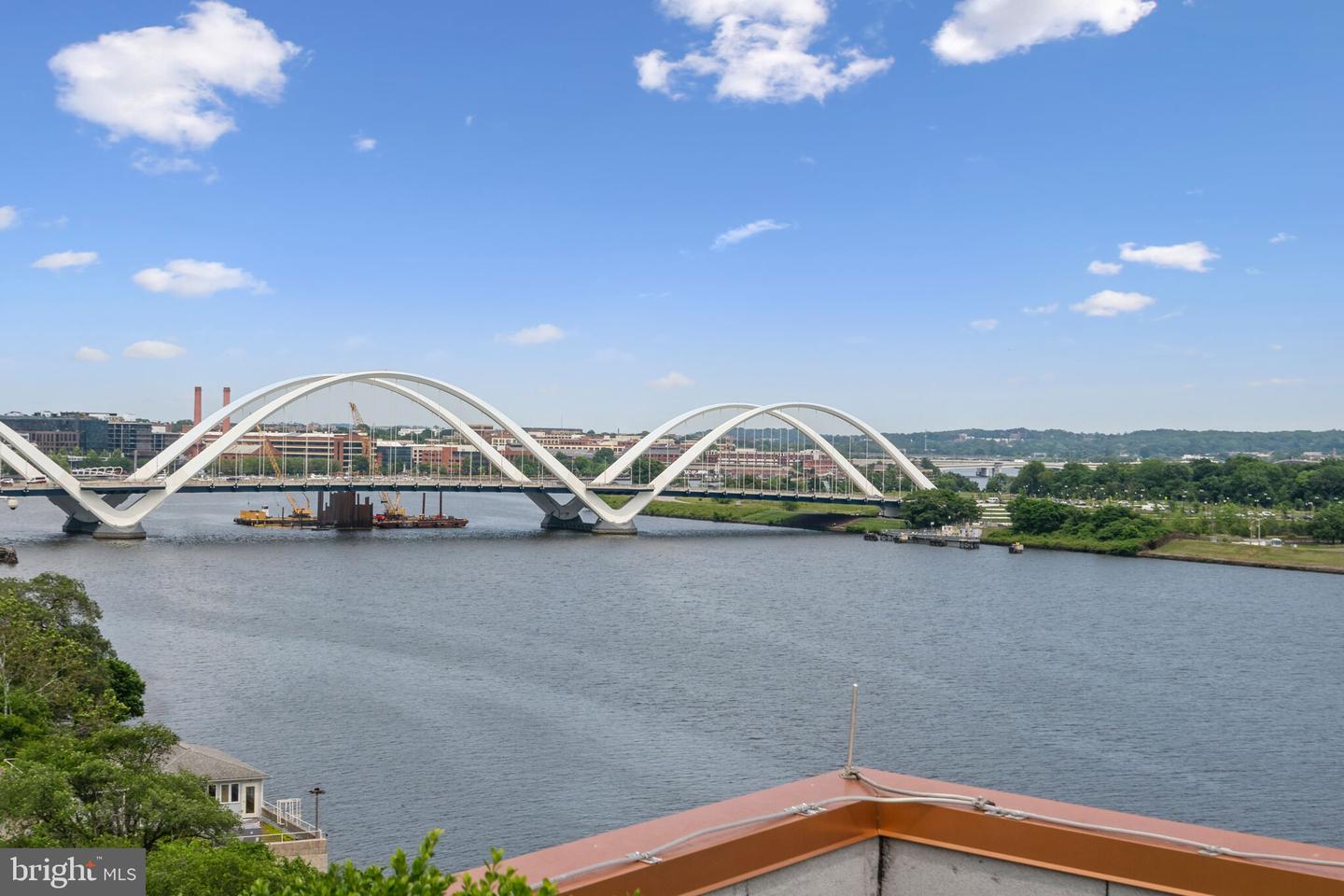 88 V ST SW #PH1, WASHINGTON, District Of Columbia 20024, 2 Bedrooms Bedrooms, ,2 BathroomsBathrooms,Residential,For sale,88 V ST SW #PH1,DCDC2225026 MLS # DCDC2225026