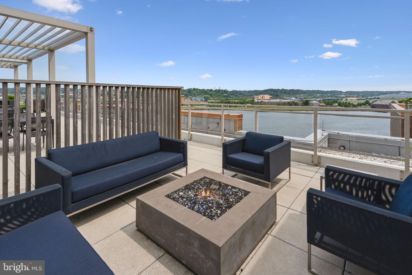 88 V ST SW #PH1, WASHINGTON, District Of Columbia 20024, 2 Bedrooms Bedrooms, ,2 BathroomsBathrooms,Residential,For sale,88 V ST SW #PH1,DCDC2225026 MLS # DCDC2225026