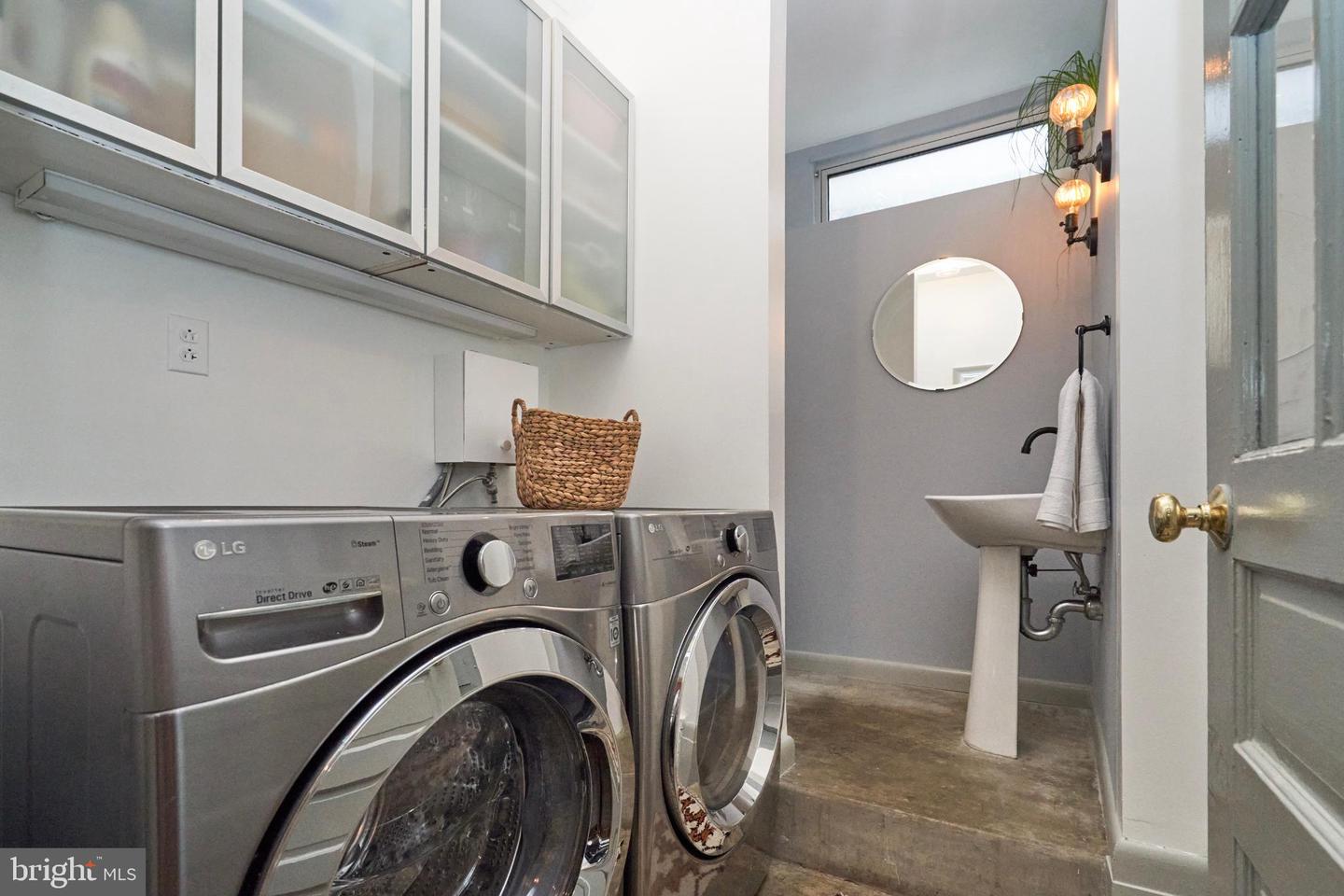 20 9TH ST NE, WASHINGTON, District Of Columbia 20002, 3 Bedrooms Bedrooms, 6 Rooms Rooms,2 BathroomsBathrooms,Residential,For sale,20 9TH ST NE,DCDC2225656 MLS # DCDC2225656
