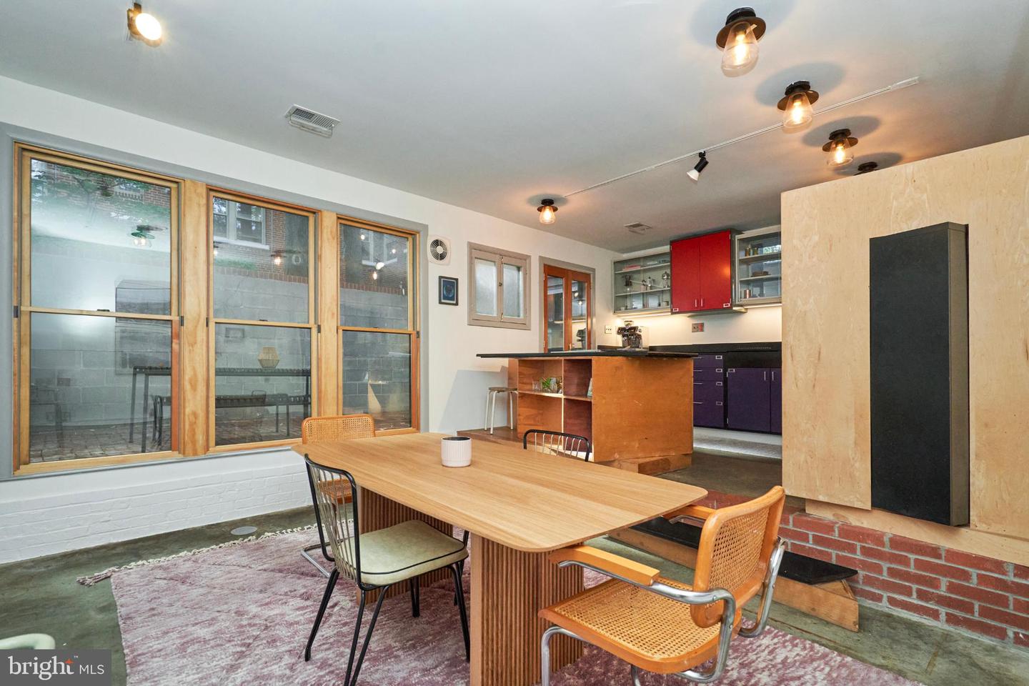 20 9TH ST NE, WASHINGTON, District Of Columbia 20002, 3 Bedrooms Bedrooms, 6 Rooms Rooms,2 BathroomsBathrooms,Residential,For sale,20 9TH ST NE,DCDC2225656 MLS # DCDC2225656