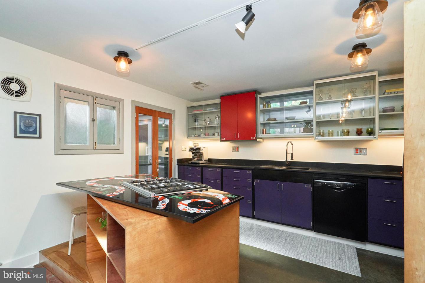 20 9TH ST NE, WASHINGTON, District Of Columbia 20002, 3 Bedrooms Bedrooms, 6 Rooms Rooms,2 BathroomsBathrooms,Residential,For sale,20 9TH ST NE,DCDC2225656 MLS # DCDC2225656