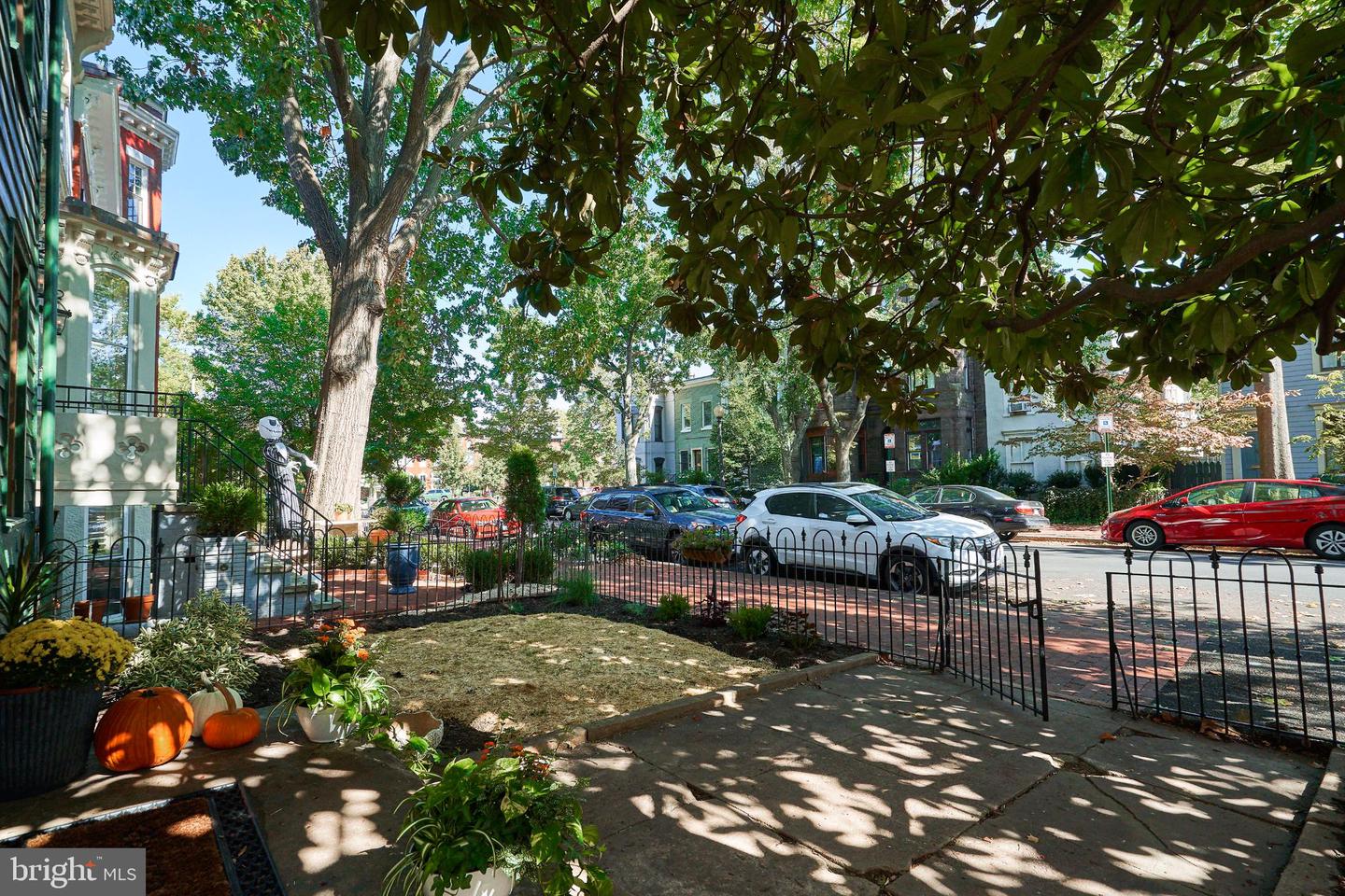 20 9TH ST NE, WASHINGTON, District Of Columbia 20002, 3 Bedrooms Bedrooms, 6 Rooms Rooms,2 BathroomsBathrooms,Residential,For sale,20 9TH ST NE,DCDC2225656 MLS # DCDC2225656