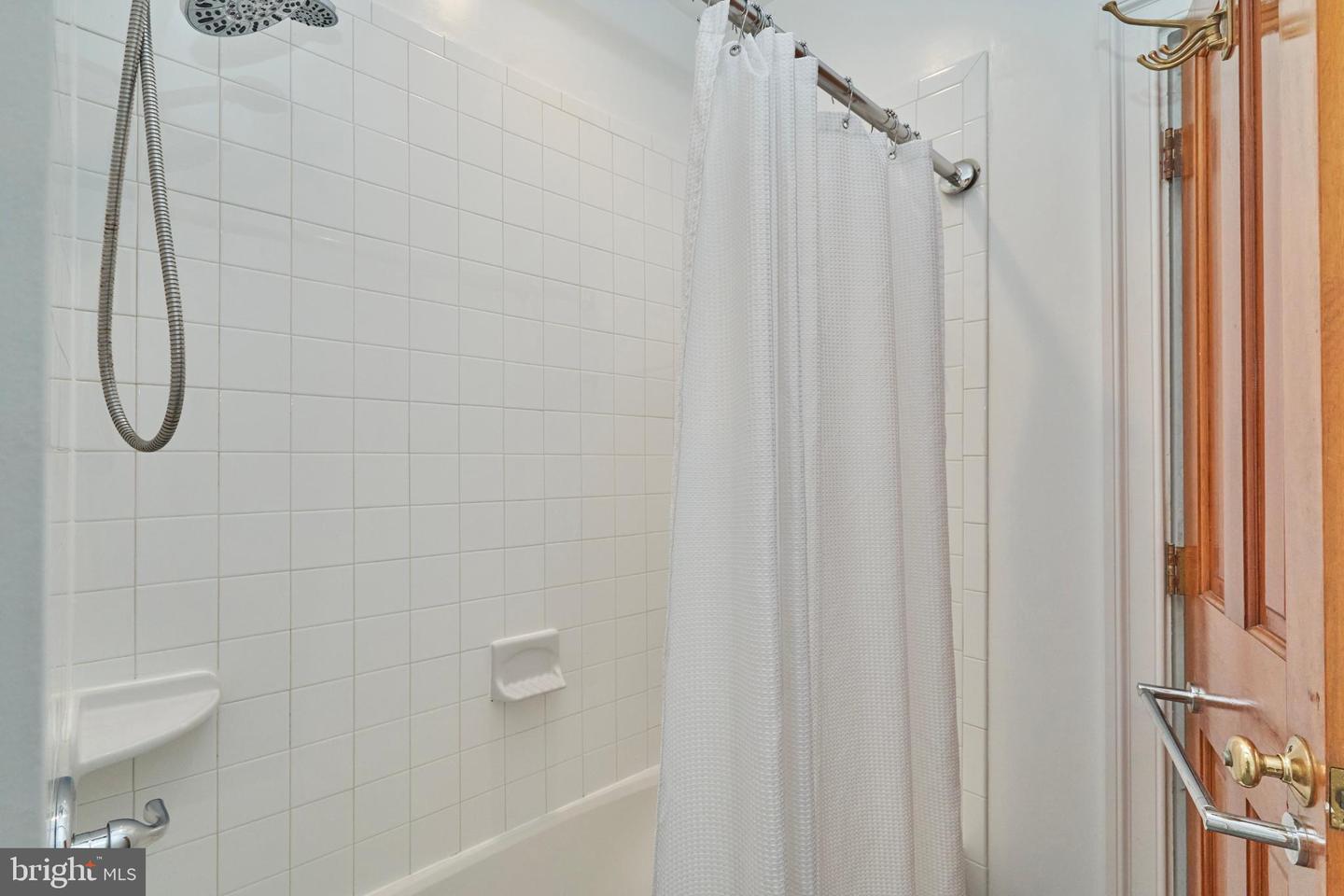 20 9TH ST NE, WASHINGTON, District Of Columbia 20002, 3 Bedrooms Bedrooms, 6 Rooms Rooms,2 BathroomsBathrooms,Residential,For sale,20 9TH ST NE,DCDC2225656 MLS # DCDC2225656