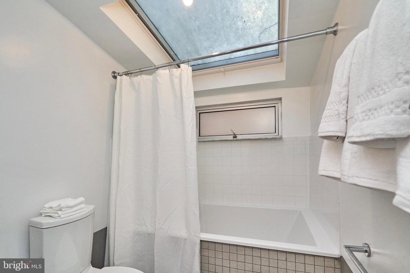 20 9TH ST NE, WASHINGTON, District Of Columbia 20002, 3 Bedrooms Bedrooms, 6 Rooms Rooms,2 BathroomsBathrooms,Residential,For sale,20 9TH ST NE,DCDC2225656 MLS # DCDC2225656